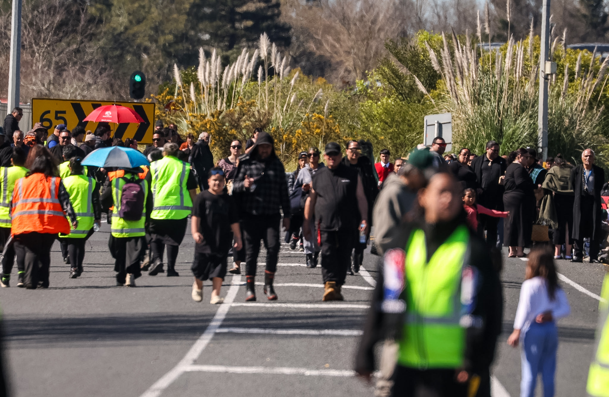 People arriving at Taupiri Maunga for the burial of Kīngi Tūheitia. Photo / Mike Scott