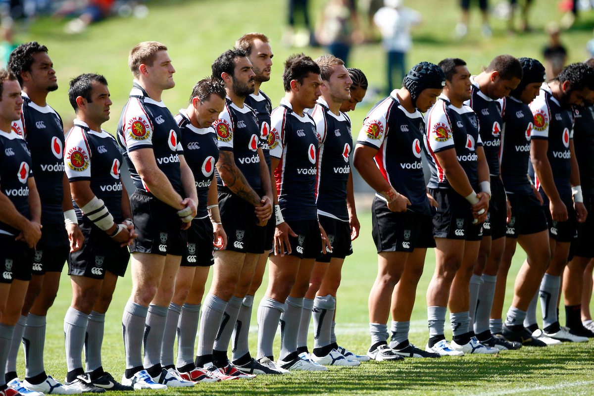 Warriors players stand for a minute's silence to mark the passing of Warriors player Sonny Fai. Photo / Photosport