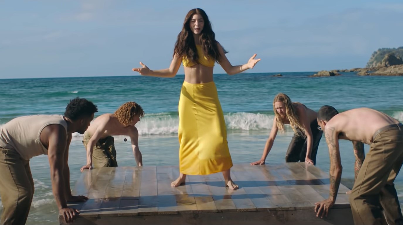 An example of Lorde walking.
