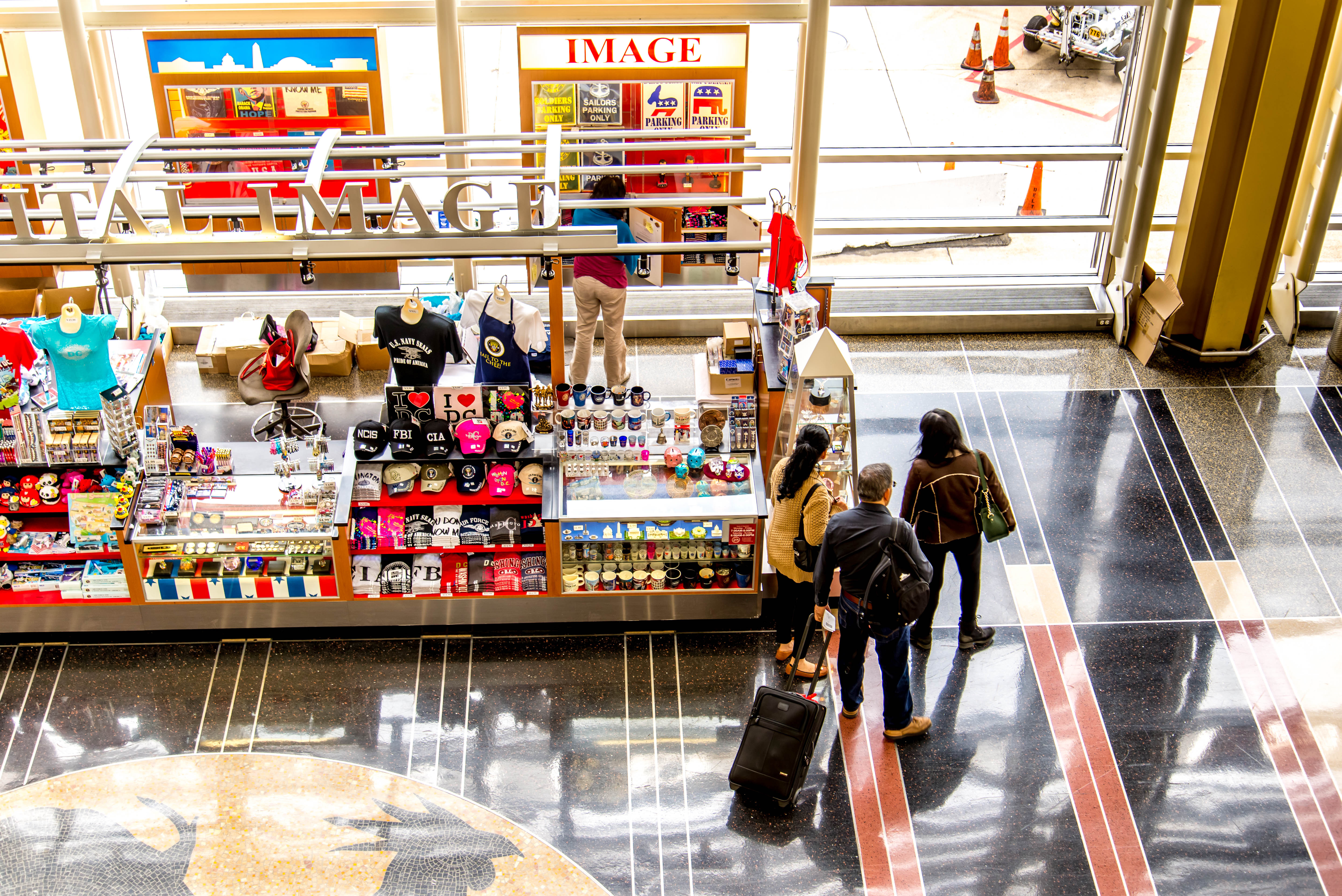 Airport Bans the Sale of Plastic Water Bottles - WAKA 8