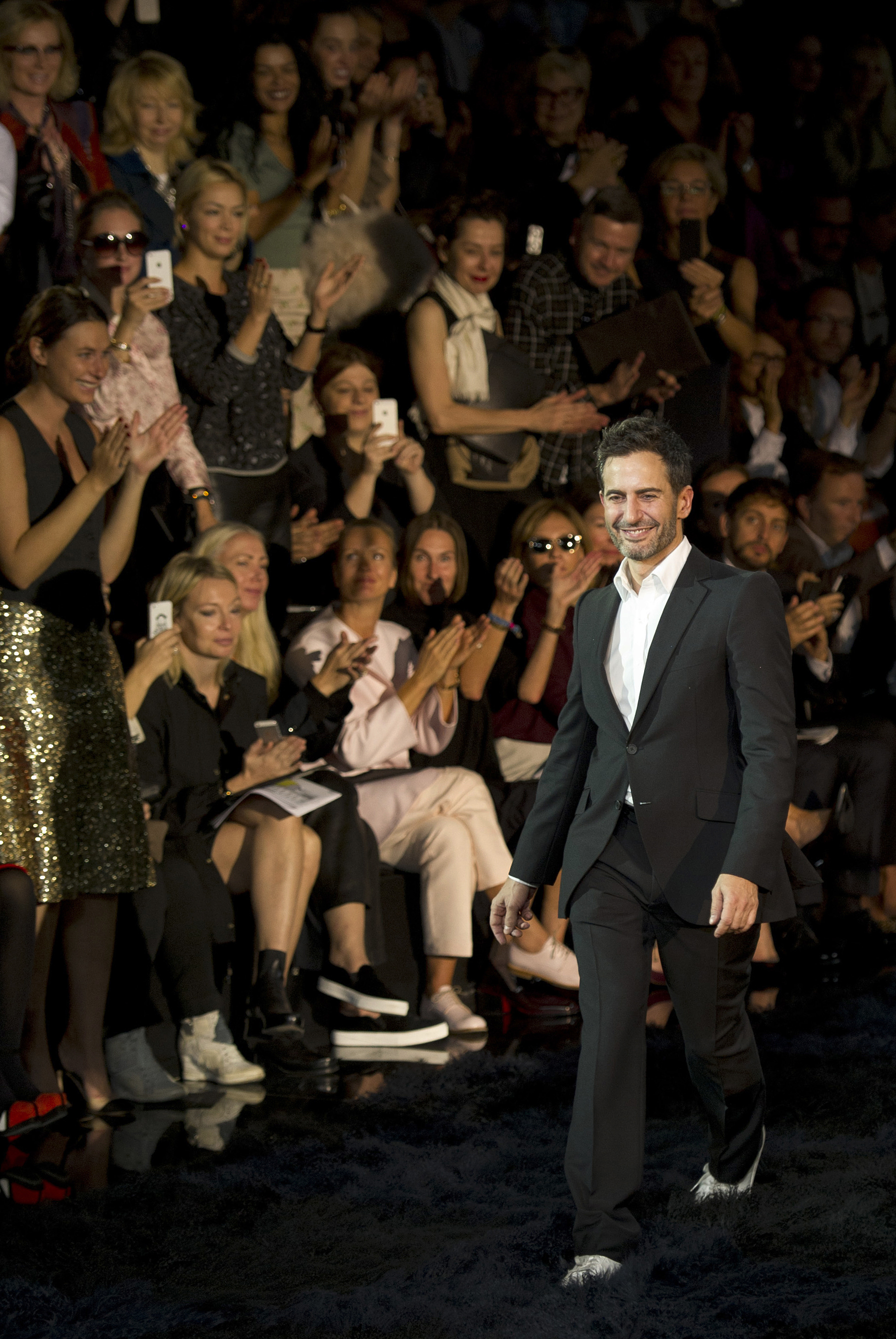 Louis Vuitton says emotional goodbye to Marc Jacobs at Paris show