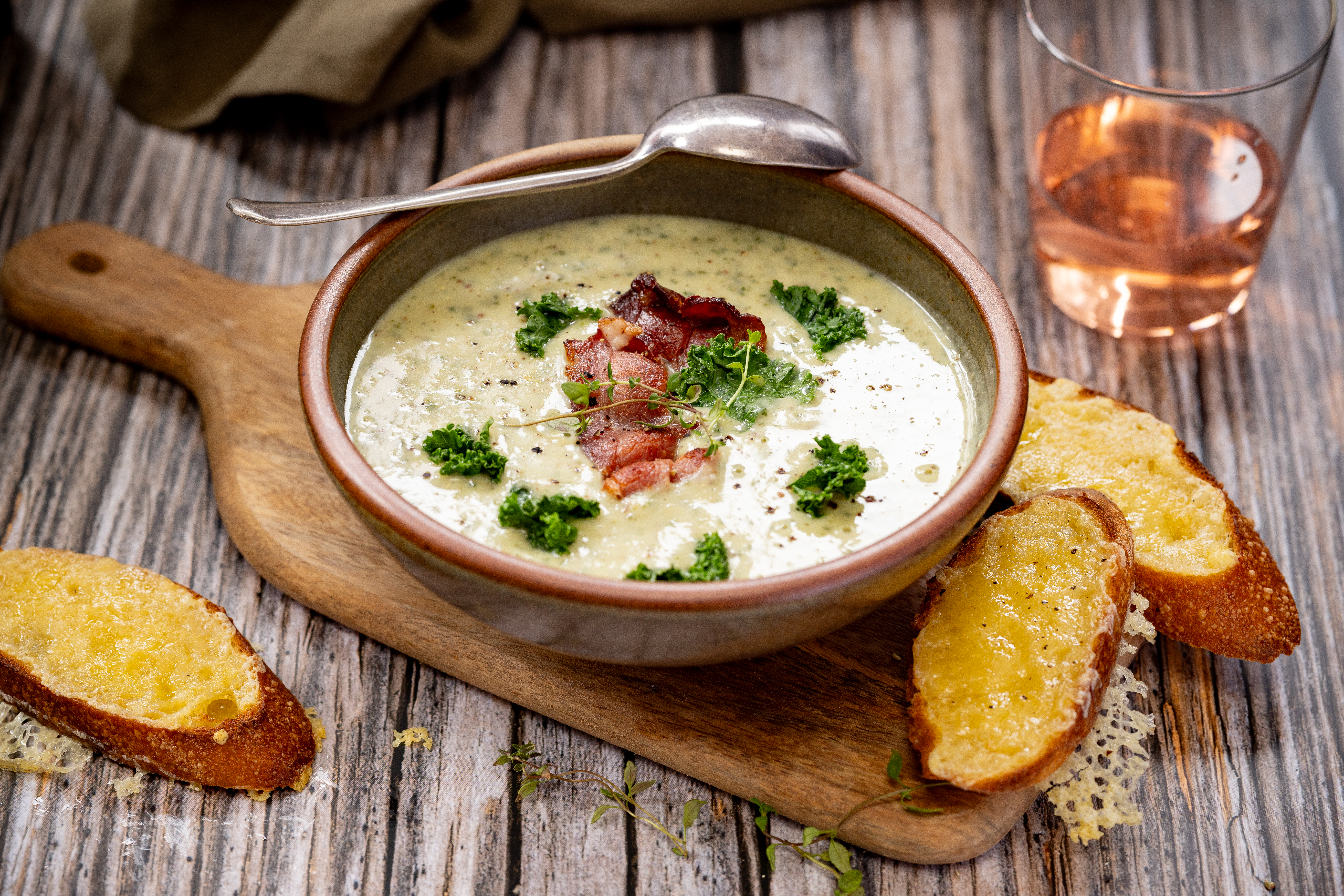 Enjoy this creamy butterbean soup with a side of crunchy toast and a topping of crispy bacon. Photo / Babiche Martens