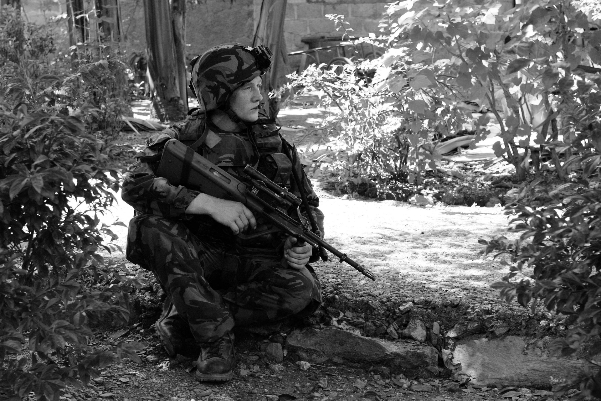 A Kiwi soldier on patrol in a small village on the outskirts of Dili, East Timor, in 2006. Photo / NZPA