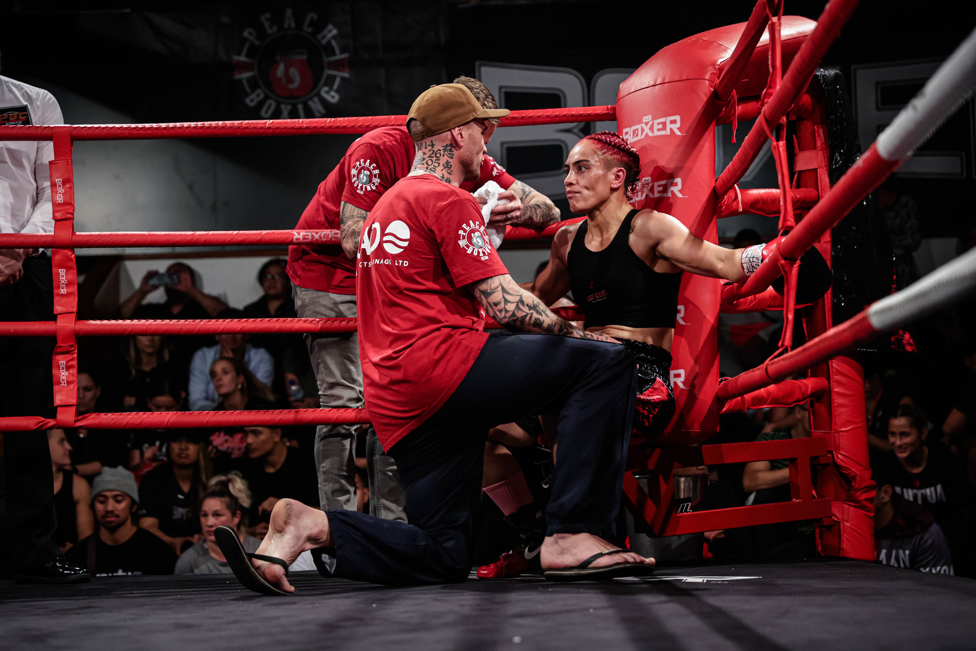 Coach Isaac Peach has some advice for Mea Motu during her fight against Michaela Jenkins. Photo / supplied