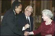 High Commissioner Jonathan Hunt with All Black captain Tana Umaga and the Queen. Ross Land / Getty Images
