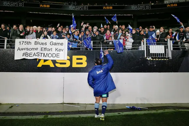 Keven Mealamu thanks his supporters after his last game for the Blues at Eden Park, Auckland on June 12, 2015. Photo / Photosport