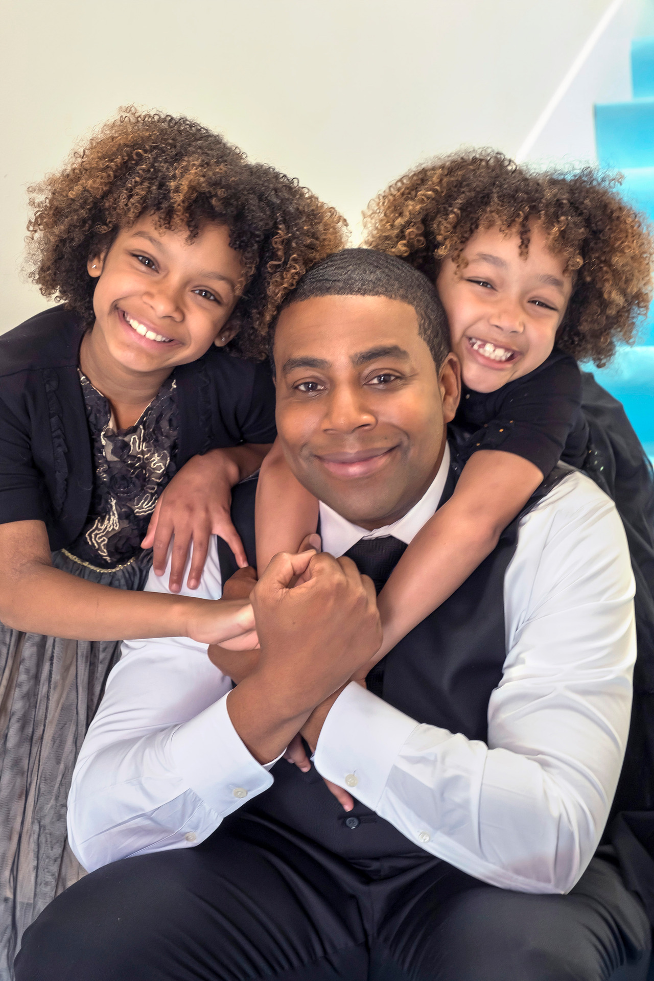 (L-r) Dani Lockett as Emma, Kenan Thompson and Dannah Lockett as Sophie in 