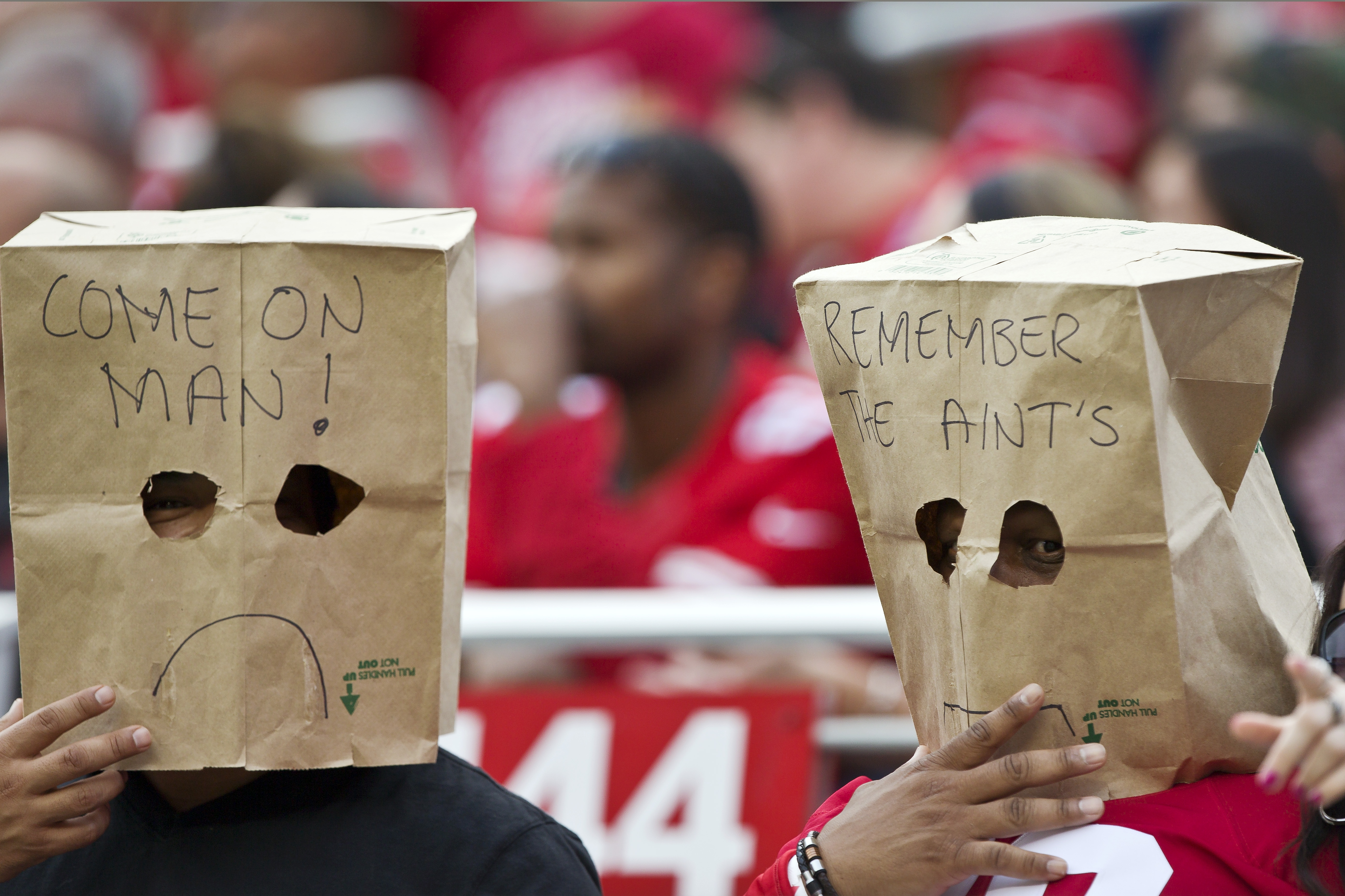 NFL: Cleveland Browns fans unfurl misspelled Dawg Pound banner