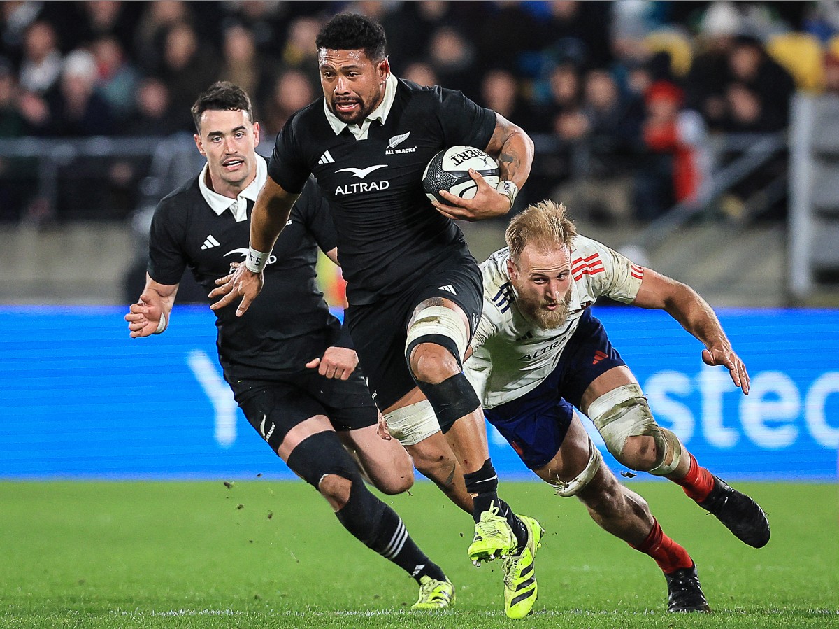 Ardie Savea makes a break against France in Wellington. Photo / AFP