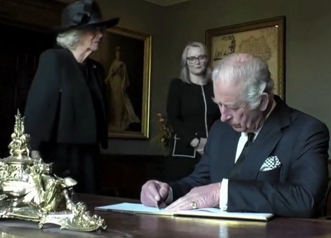 King Charles III loses his temper after his pen leaks. Photo / Twitter @cbsnews