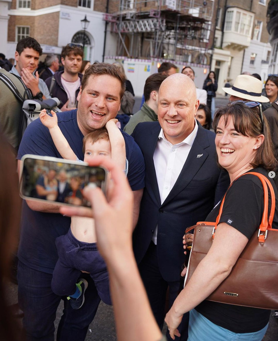 National's Christopher Luxon meets with expat Kiwis in London last night. 
