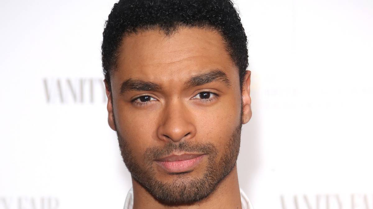 The Bridgerton star has denied rumours he was kicked out of the cast group chat. Photo / Getty Images