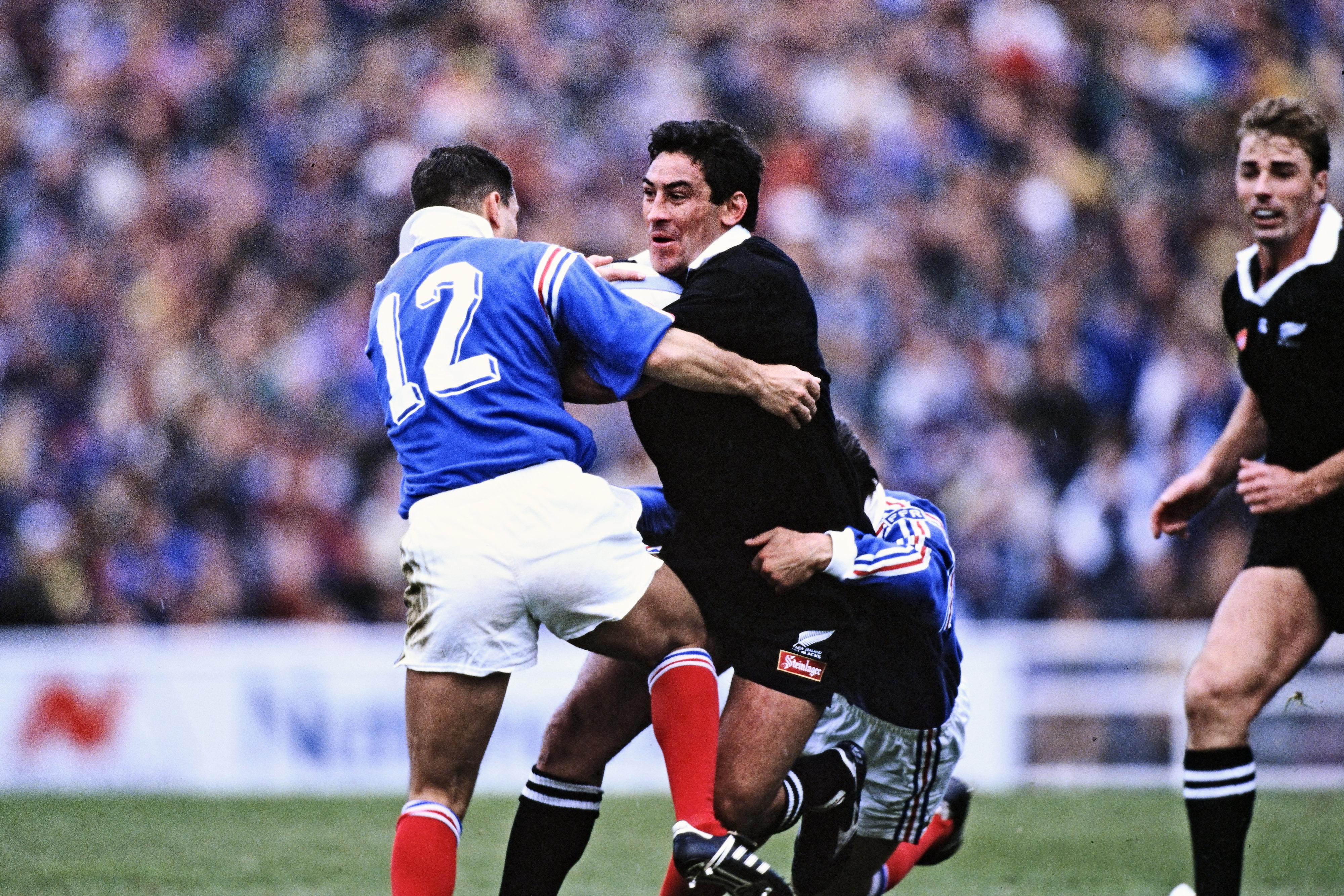 Frank Bunce in action against France at Eden Park. Photo / Photosport