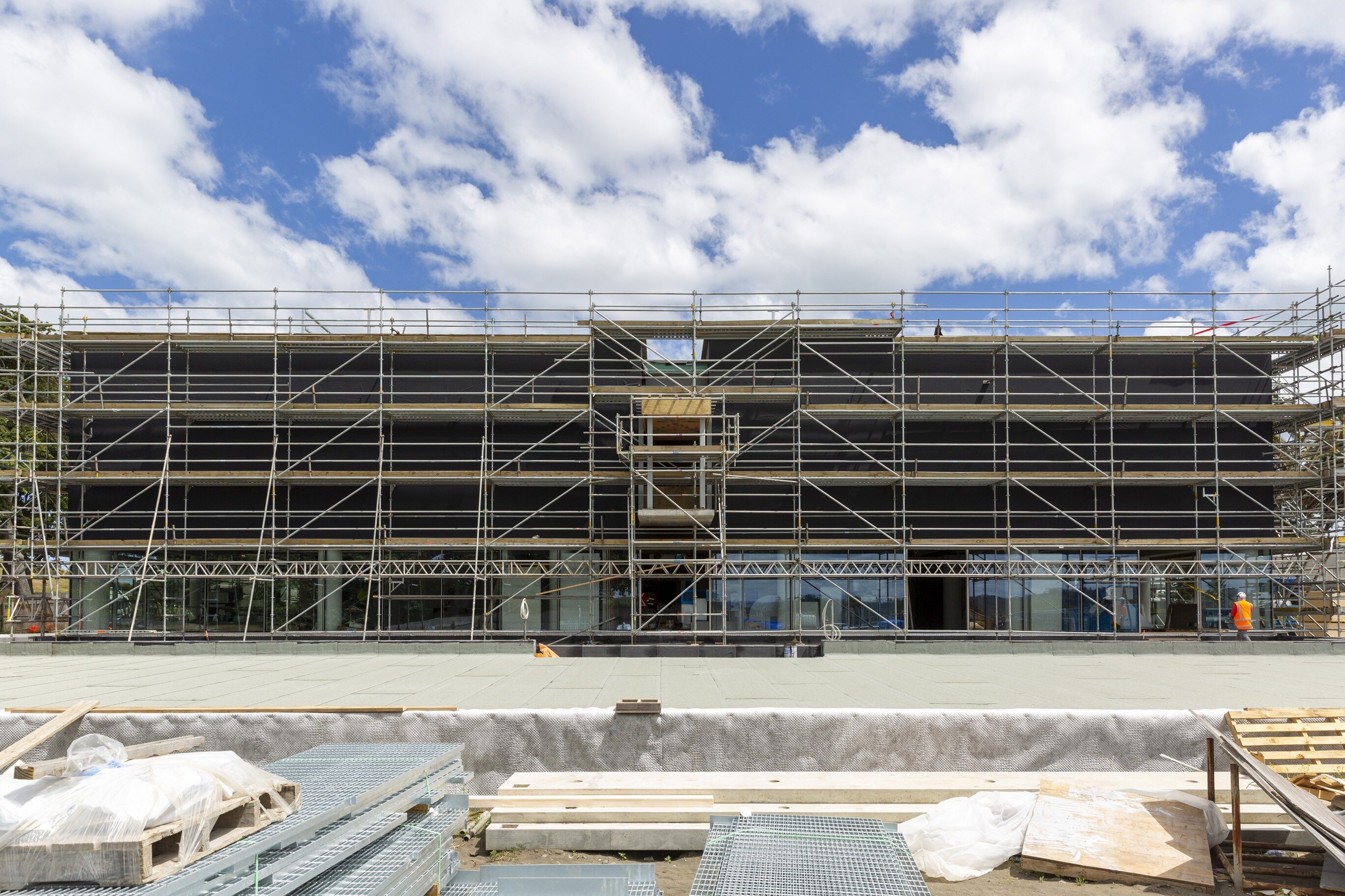 The Sarjeant Gallery’s new wing, Te Pātaka o Sir Te Atawhai Archie John Taiaroa, is now fully glazed. Black granite cladding will ultimately envelope the upper floor (gallery level).