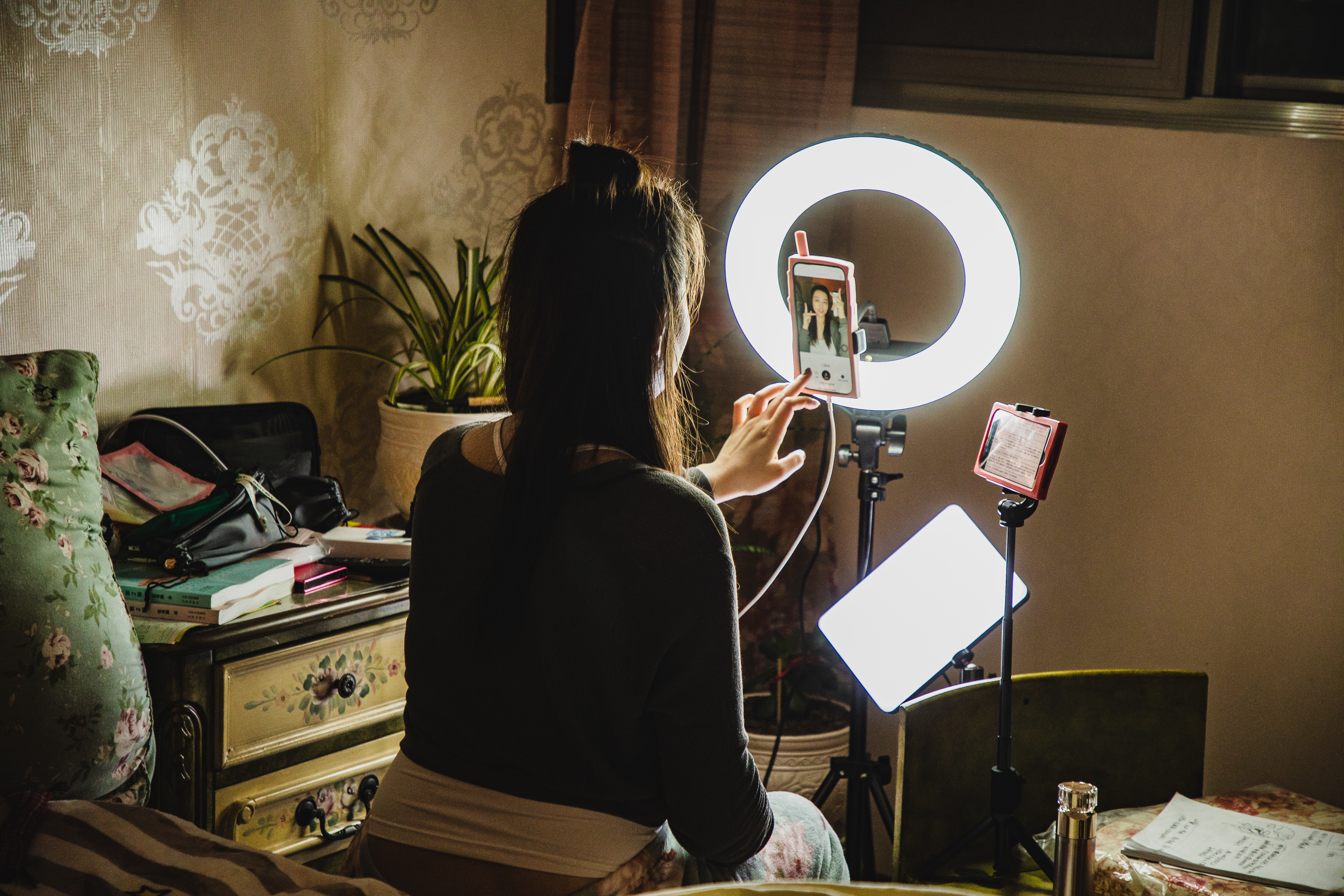 Some trends and challenges that circulate on social media are guaranteed to be harmful to your health. Photo / Getty Images
