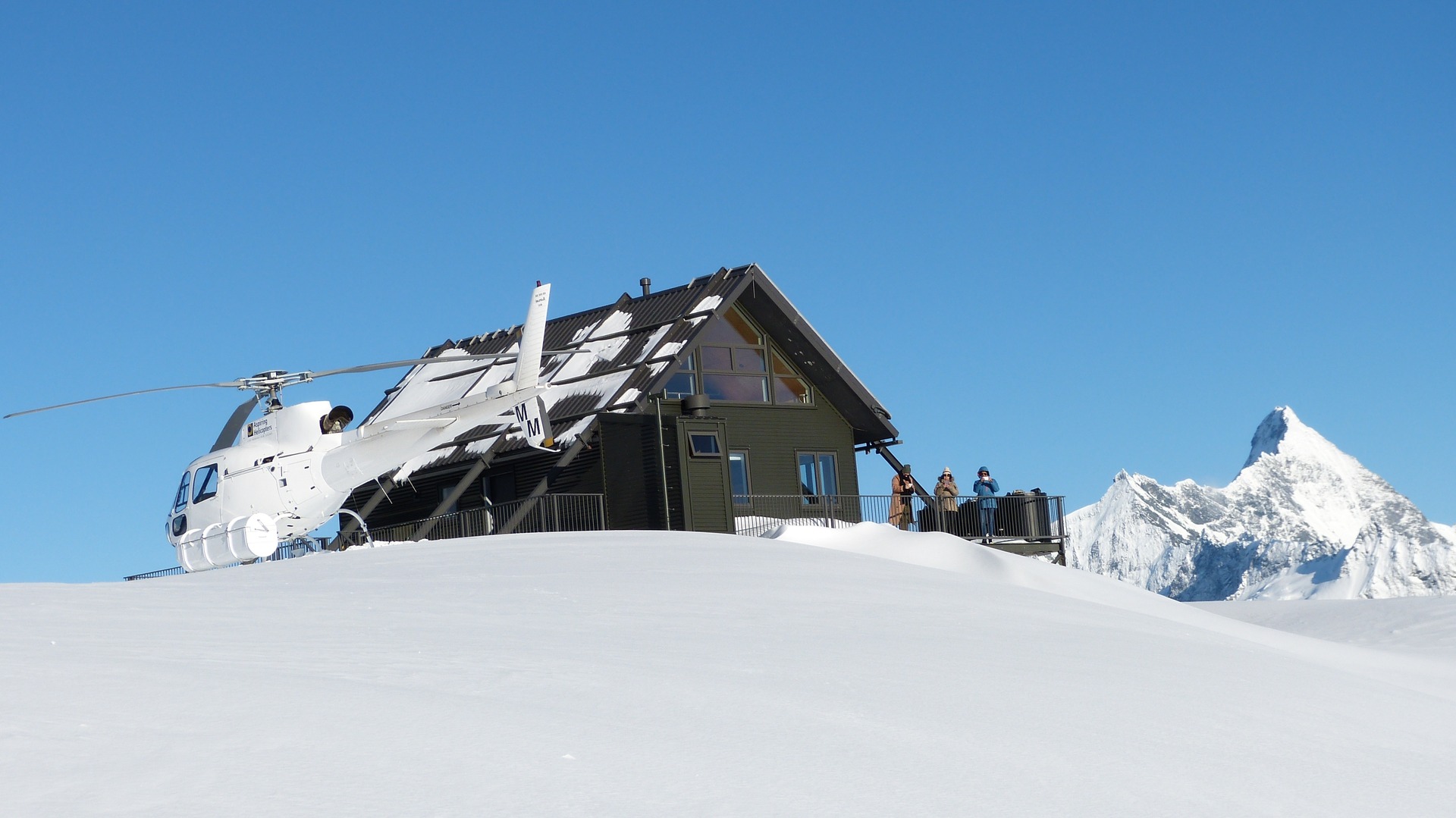 Whare Kea Chalet offeres guided heli-skiing with views of the South Island's 'Matterhorn', Mt Aspiring. Photo / Supplied