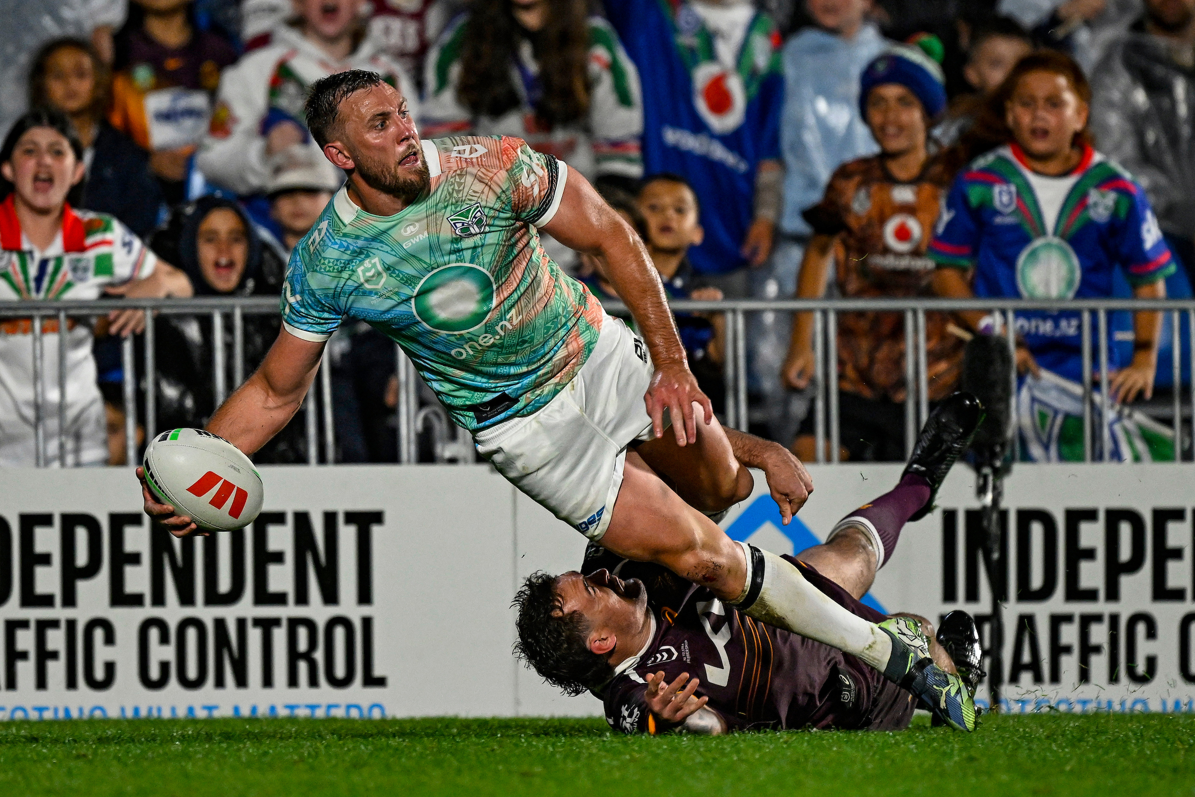 Kurt Capewell of the Warriors threw a clutch pass to set up Luke Metcalf's try. Photo / Photosport
