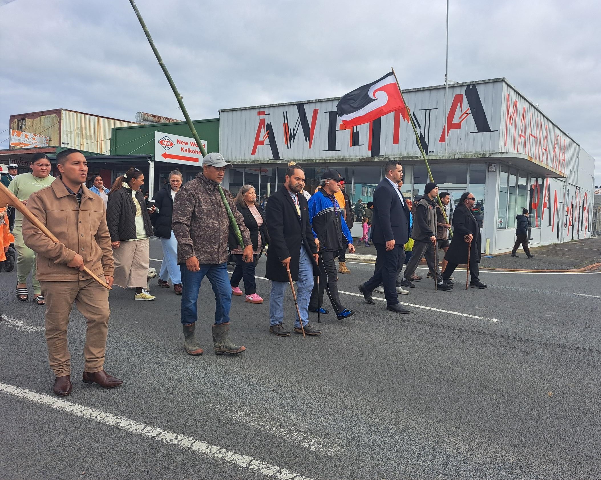 Hundreds of people turned out to the hīkoi along Kaikohe’s main street. Photo / Jenny Ling