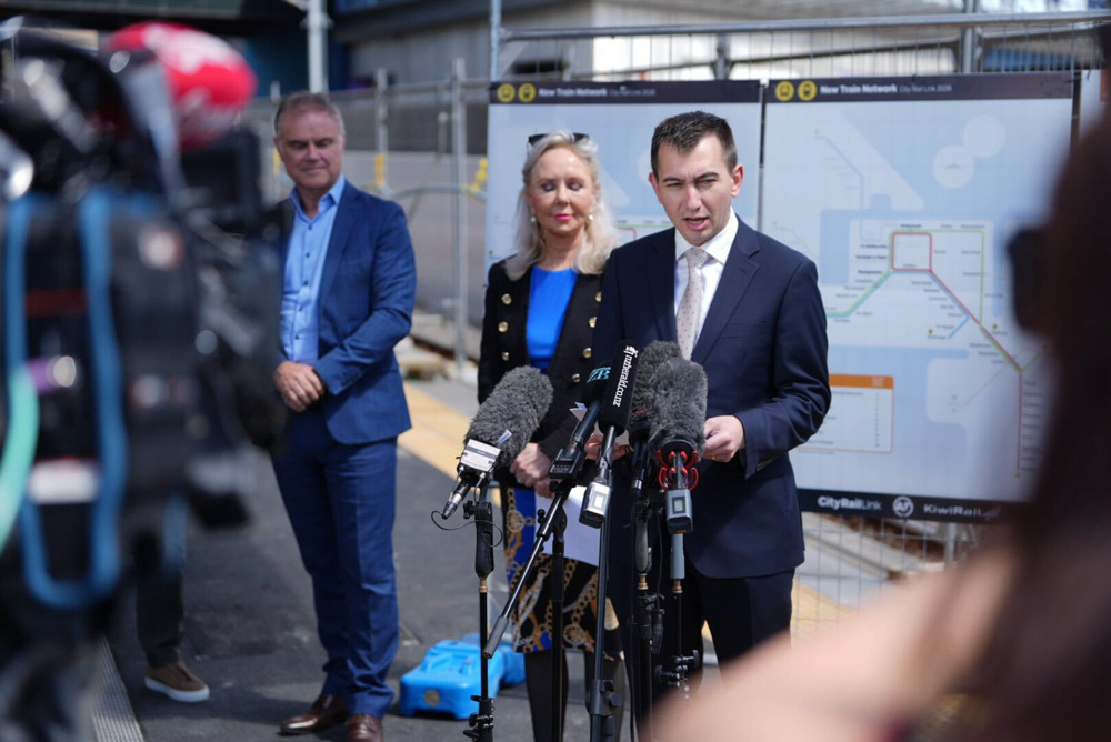  Simeon Brown and Desley Simpson reveal significant closures of Auckland's rail network next year. 