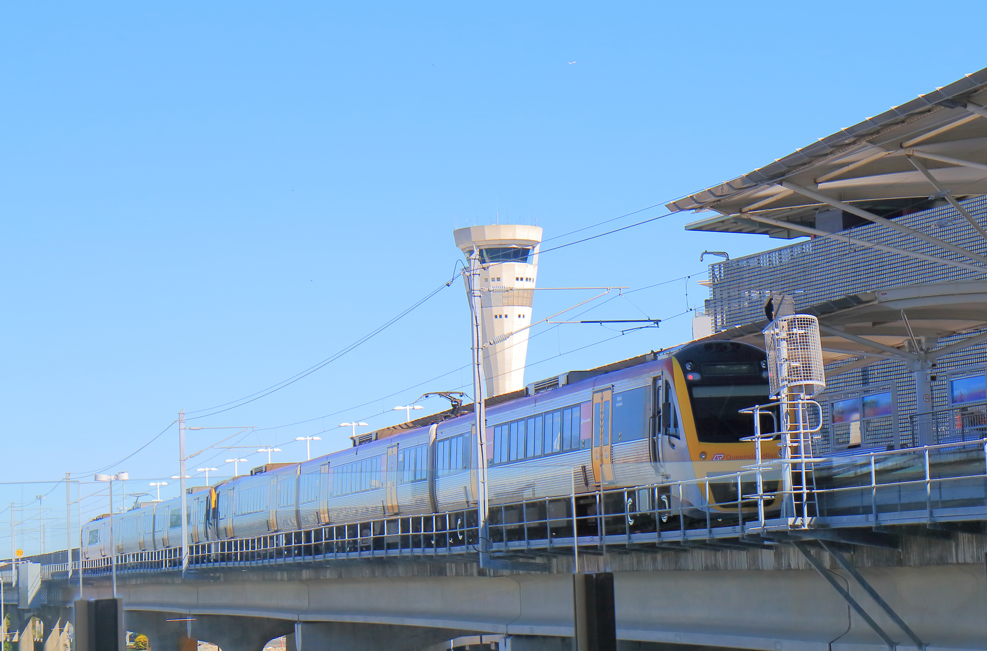 Lynne Mitchell: Light rail to Auckland Airport not worth the price tag - NZ  Herald