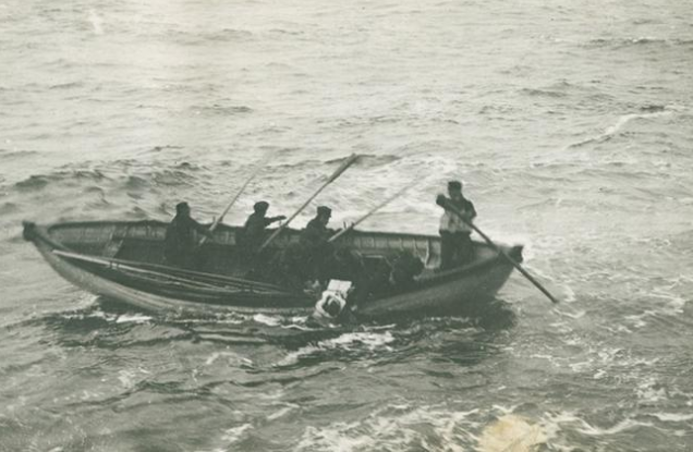 The body of a Titanic victim is recovered by an unidentified ship's whaler from CS Minia. Photo / Nova Scotia Archives