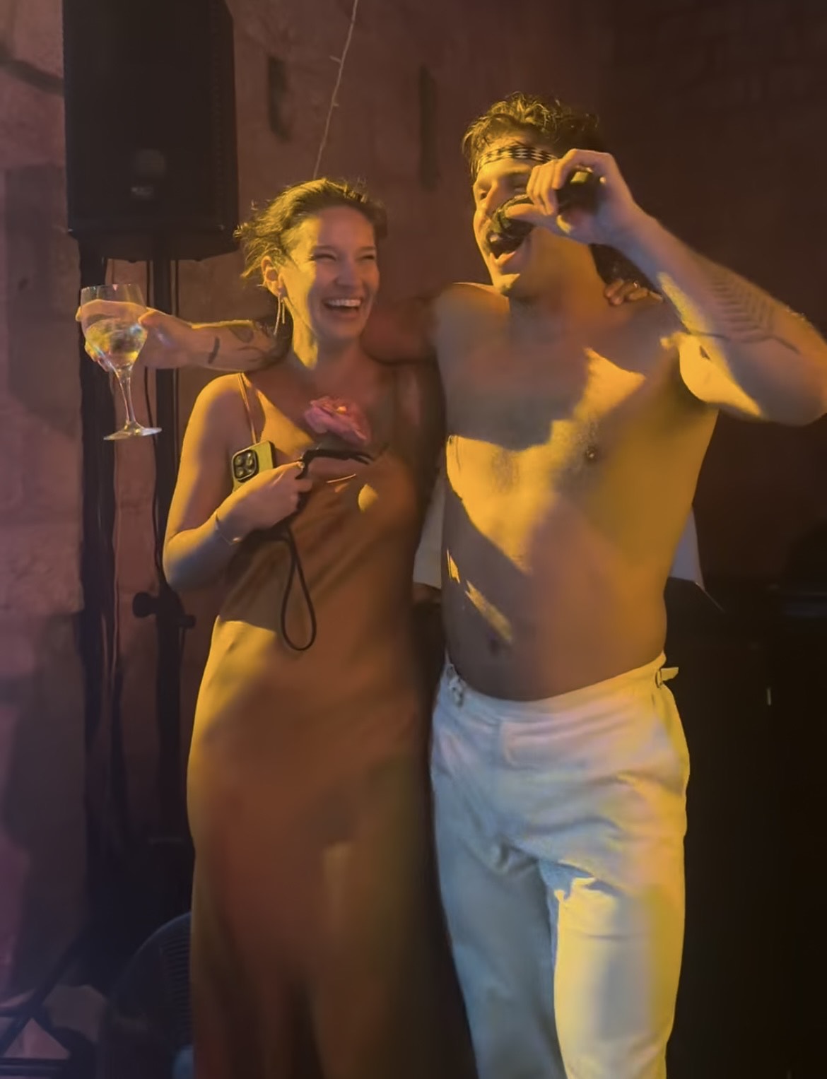 Liam Stewart singing happy birthday to sister Renee at his wedding. Photo / Instagram