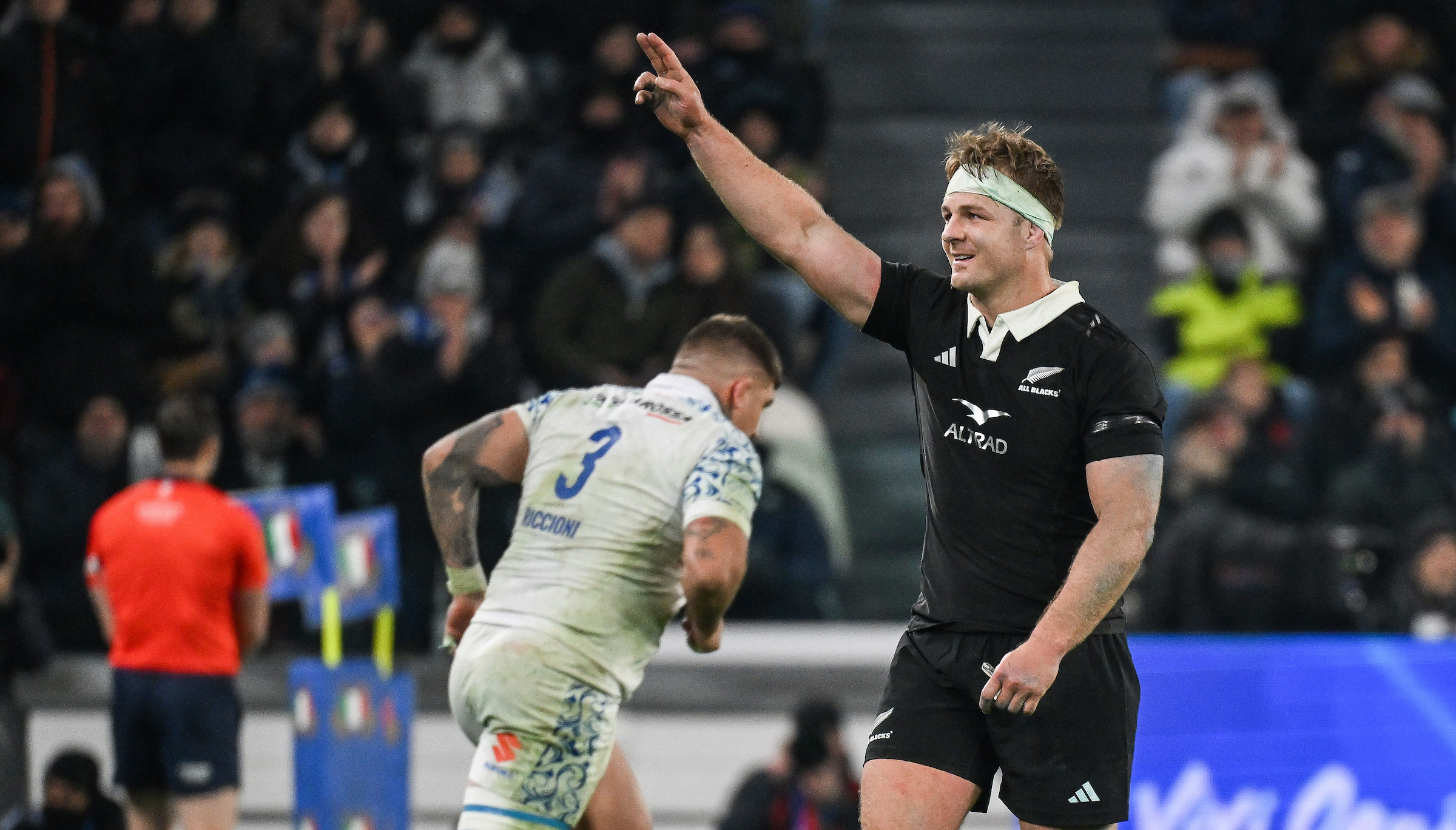 Sam Cane salutes the crowd after playing his final game for New Zealand. Photo / Photosport