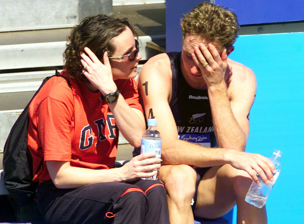 New Zealand's Hamish Carter is consoled by his wife Marisa after a disappointing 26th place in the men's triathlon at the 2000 Sydney Olympics. Photo / Getty Images