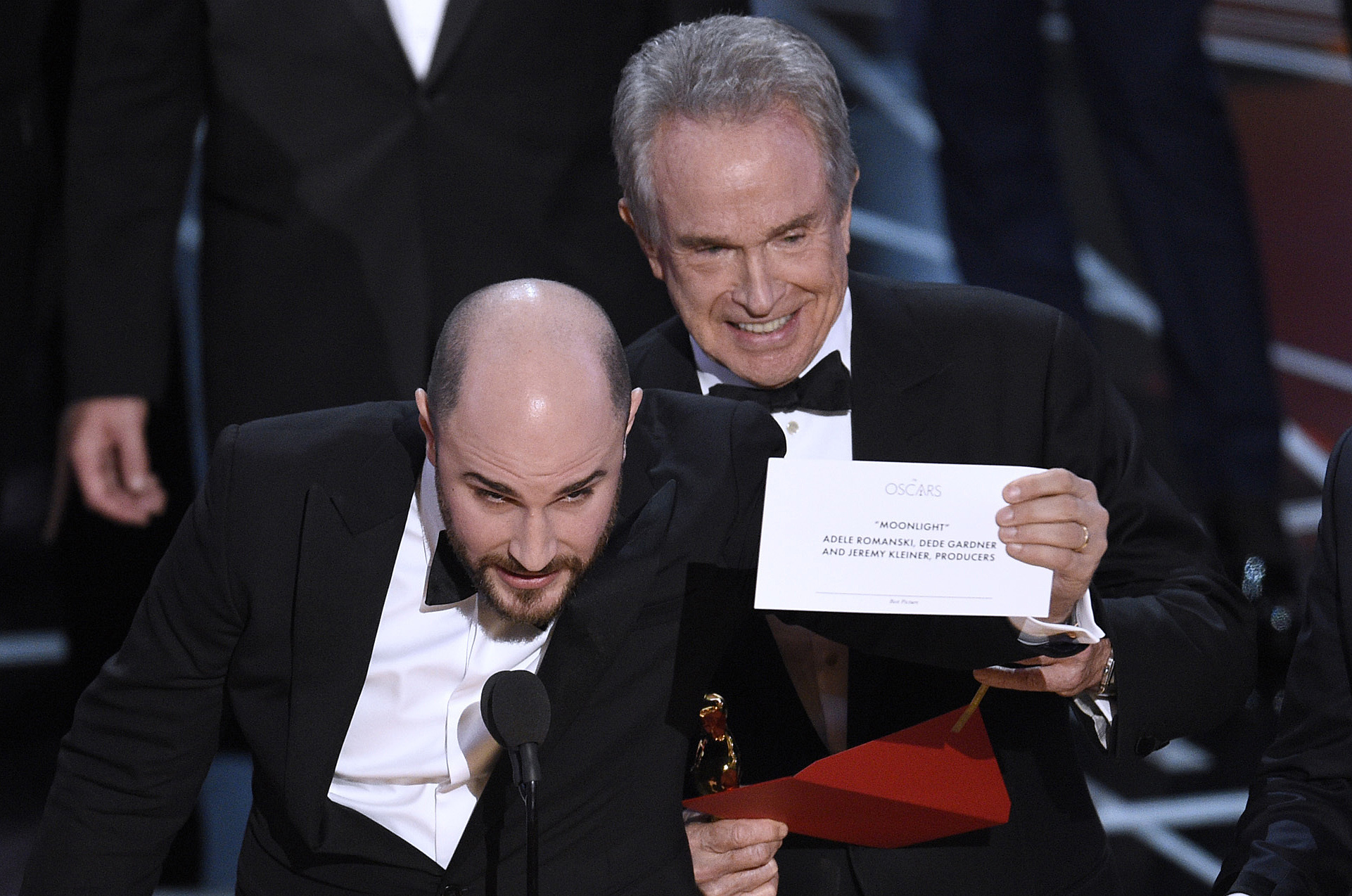 Jordan Horowitz, producer of La La Land, shows the envelope revealing Moonlight as the true winner of best picture at the Oscars, as Warren Beatty looks on. Photo/AP