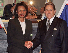 Condoleezza Rice shakes hands with Winston Peters. Photo / NZPA
