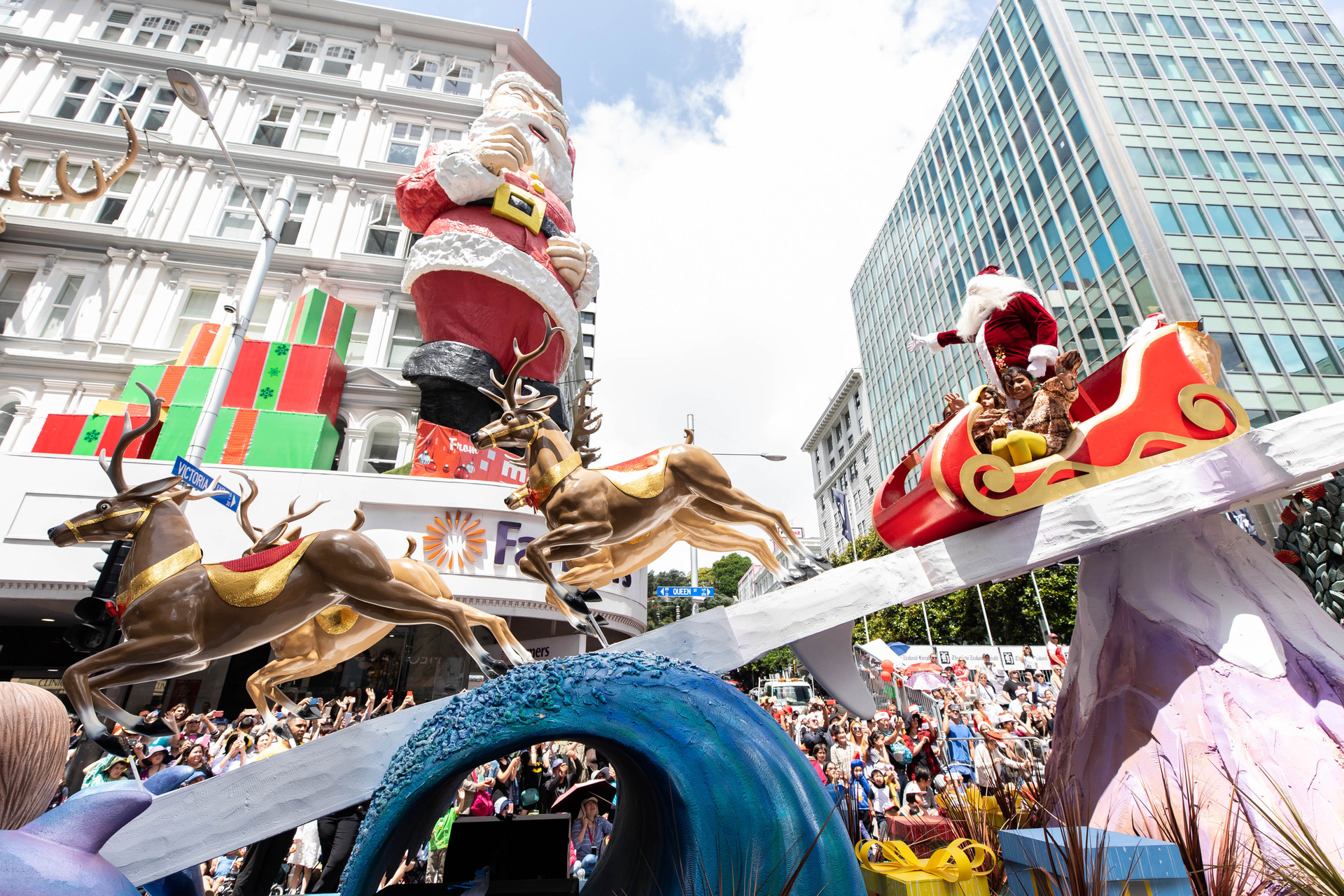 Auckland Santa Parade What Roads Are Closed And What Time Does It Start Nz Herald