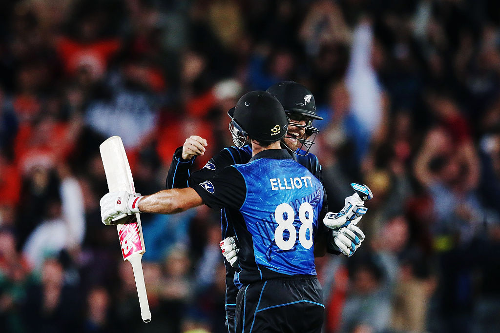 Photographic proof of the embrace between Grant Elliott and Daniel Vettori. Photo / Getty