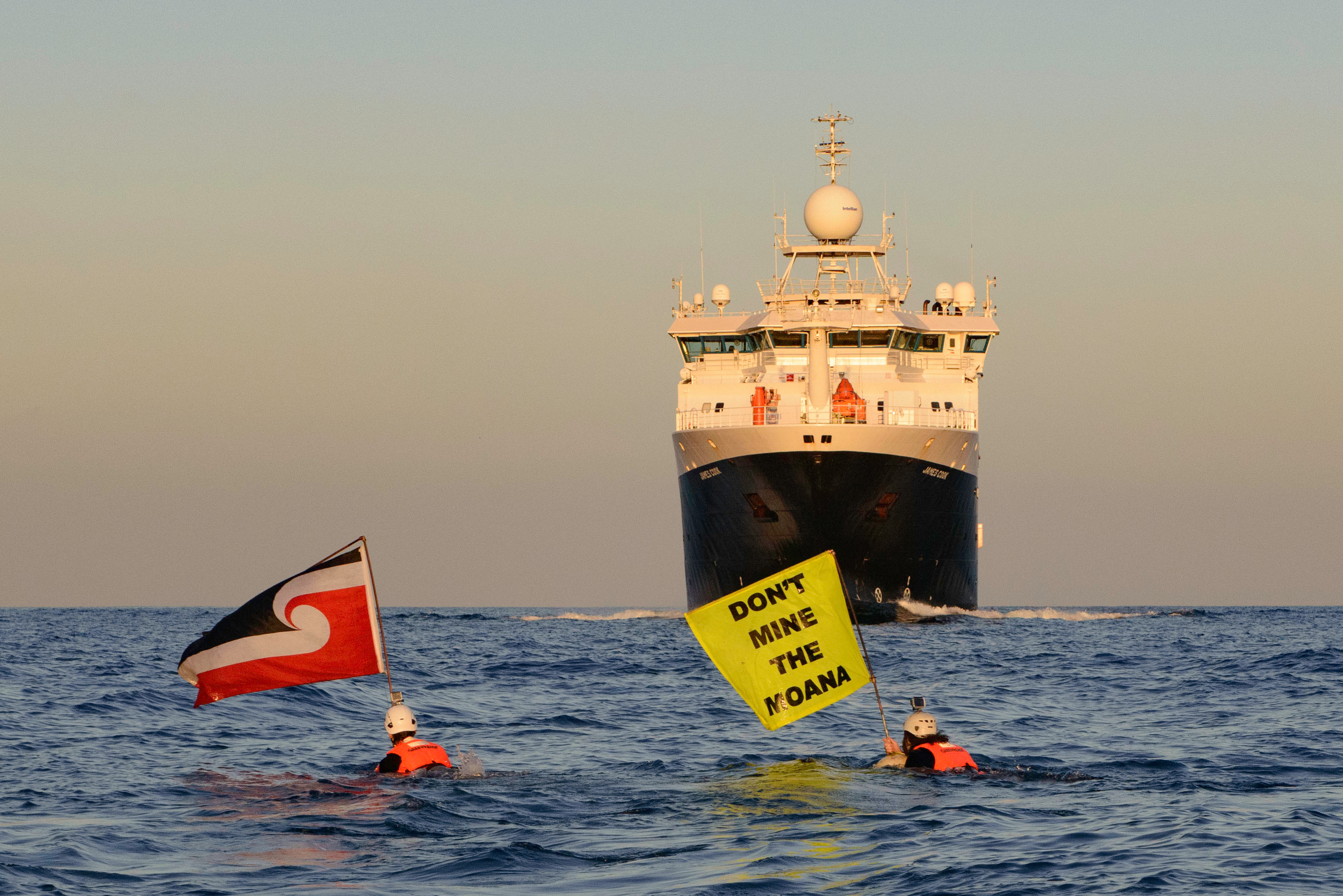 Quack Pirihi and James Hita confronting UK research ship James Cook in East Pacific waters as it returned from a seven-week long expedition to a section of the Pacific Ocean targeted for deep-sea mining. Photo / Martin Katz, Greenpeace