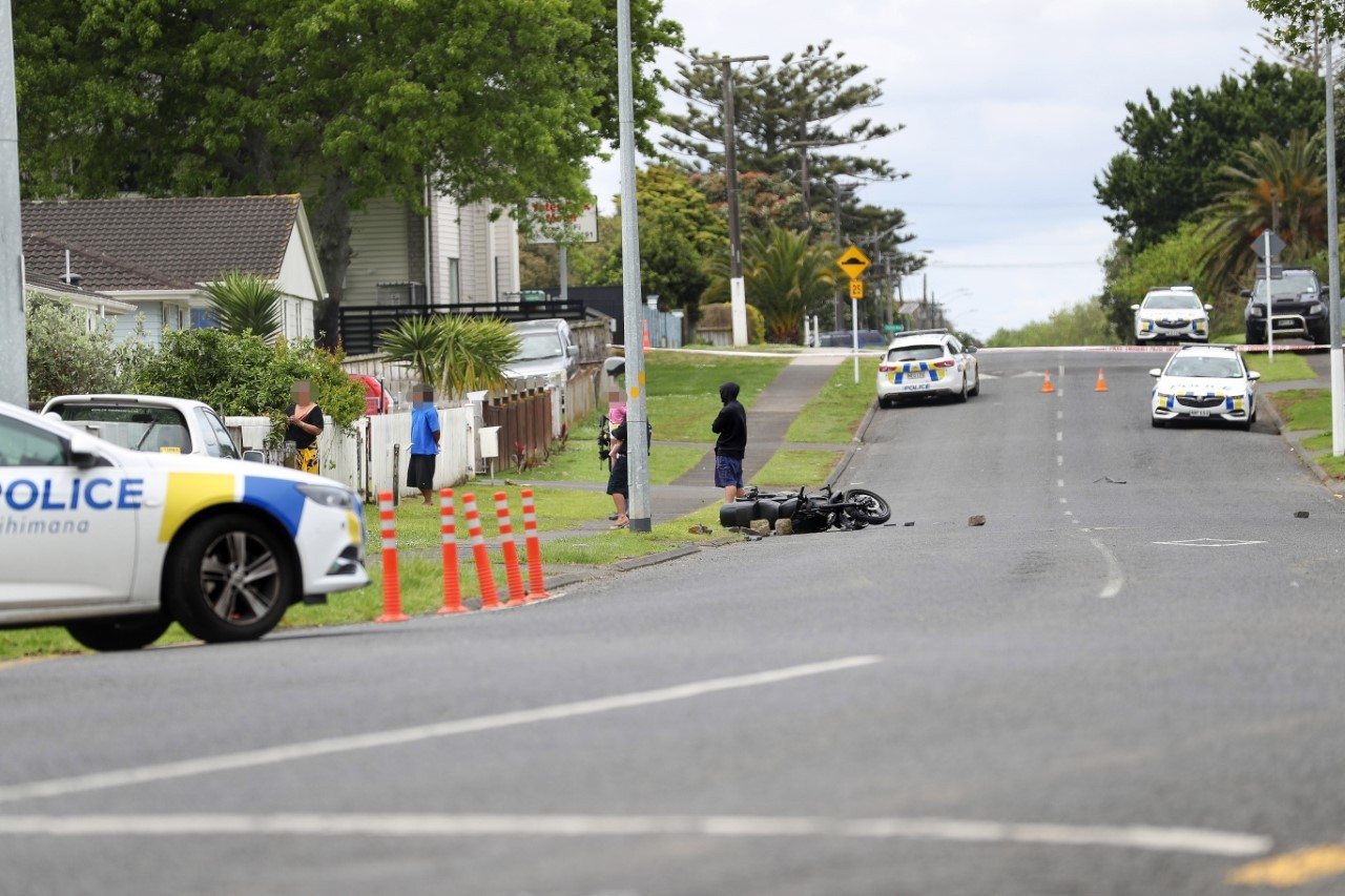 Police attend a Mangere East incident after reports of gunshots. Photo / Hayden Woodward