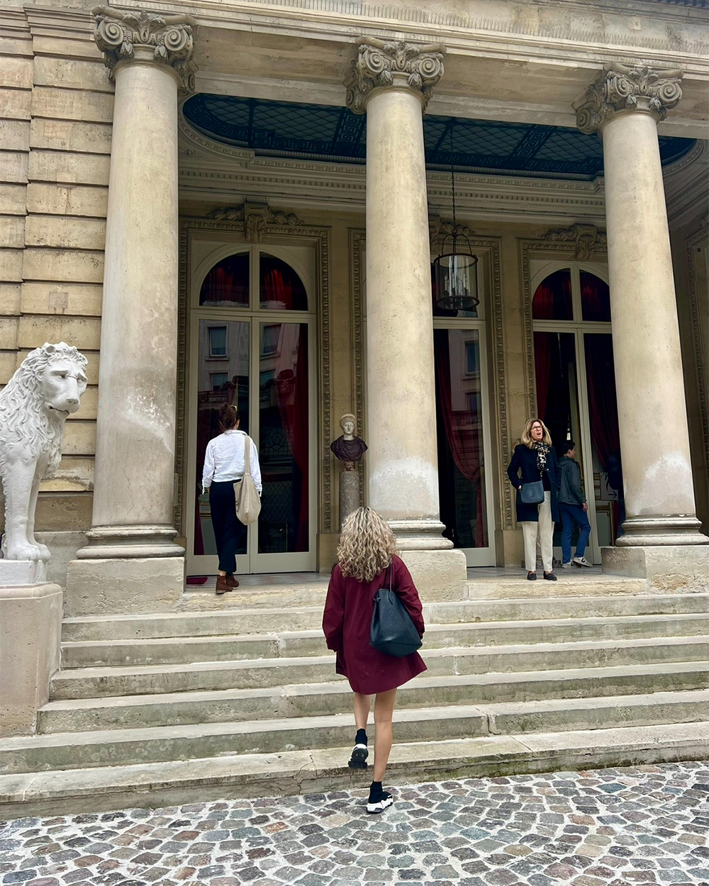 Elle Föenander enjoys a luxury handbag for meetings and travel (pictured here in front of the Museum Jacquemart in Paris).