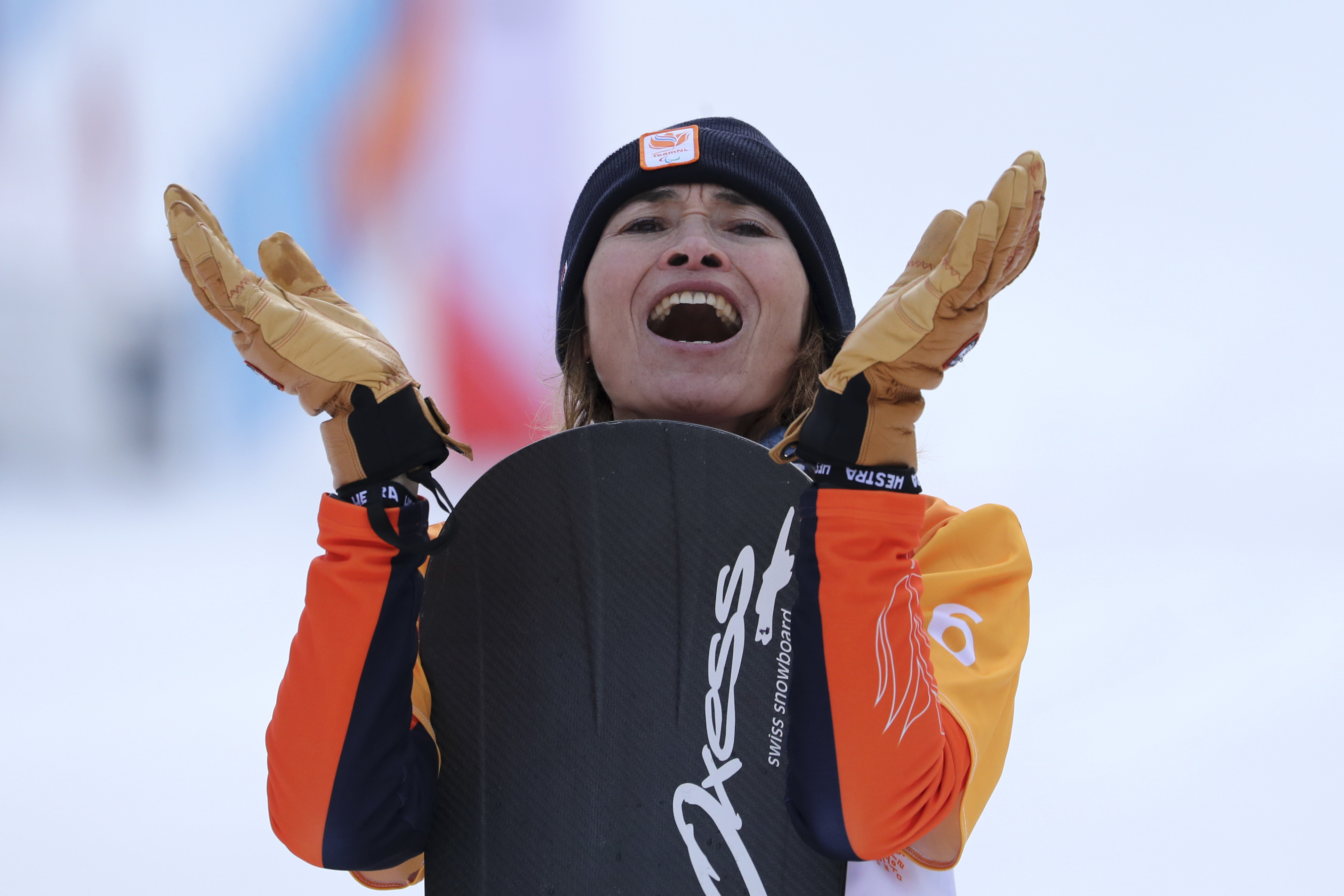 klok Berucht legering Dutch snowboarder Bibian Mentel-Spee wins Winter Paralympic gold against  the odds - NZ Herald