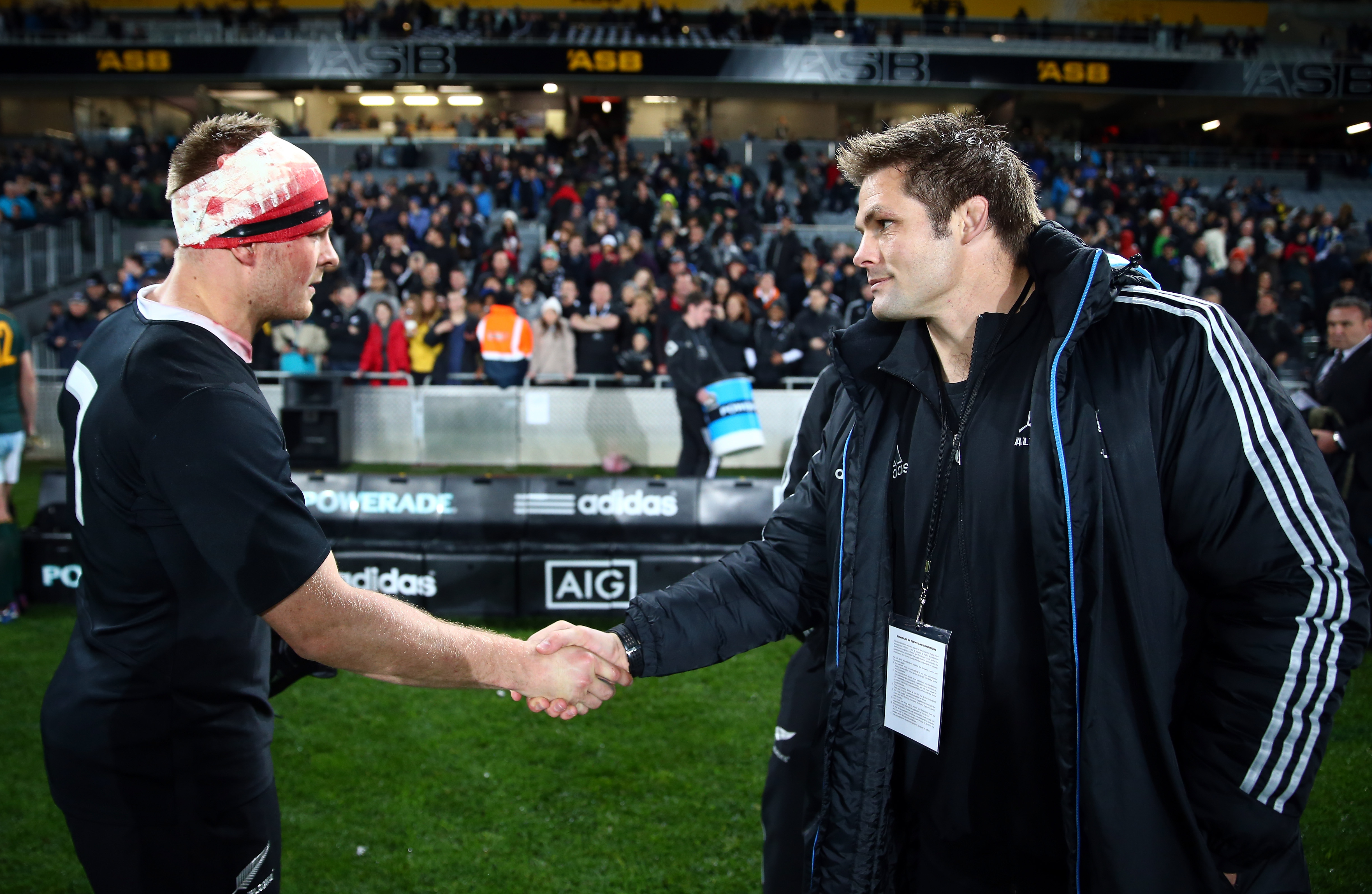 AUCKLAND, NEW ZEALAND - SEPTEMBER 14: Sam Cane (L) shakes hands with Richie McCaw (R) following The Rugby Championship match between the New Zealand All Blacks and the South African Springboks at Ede