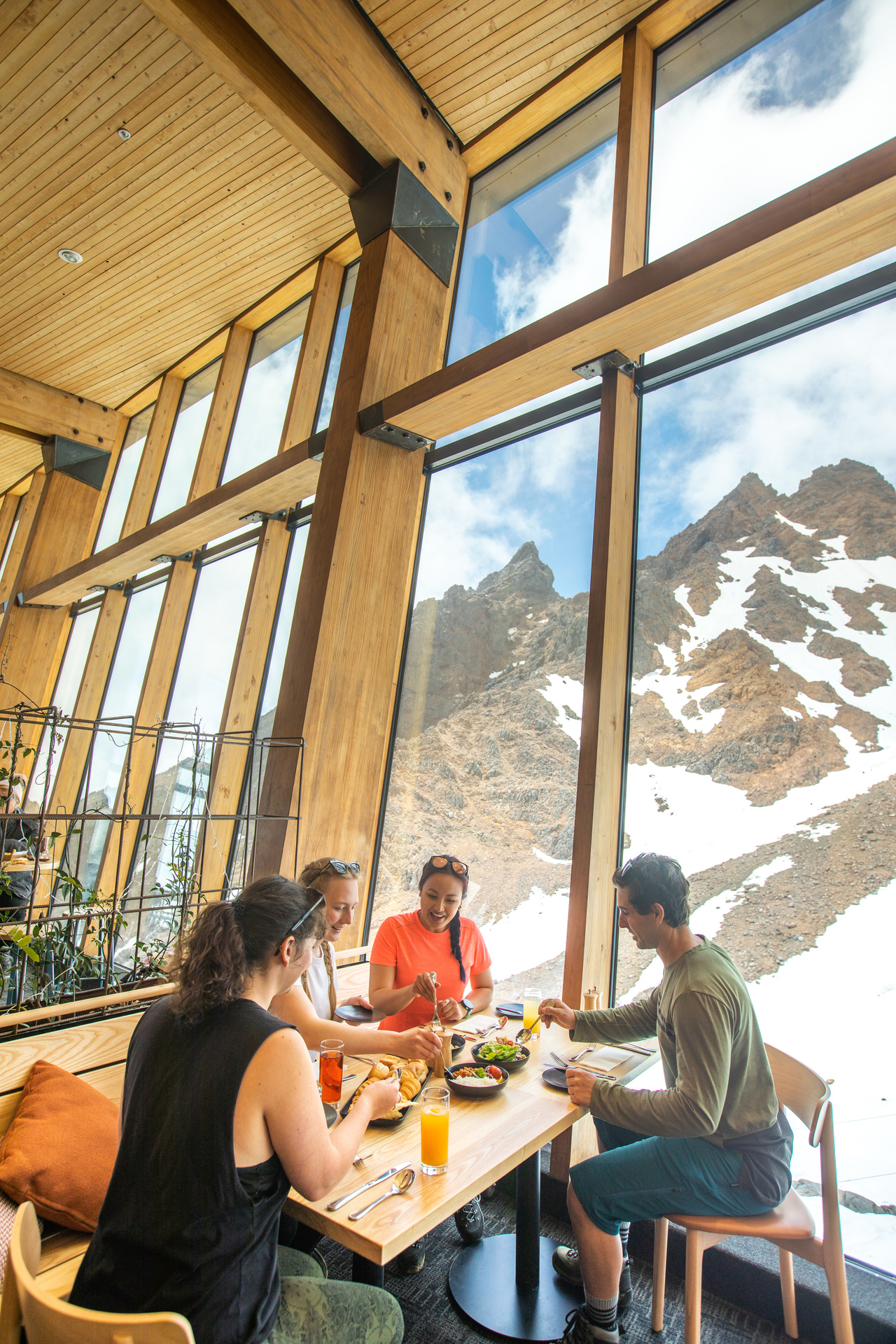 Sitting 2020m above sea level, park up with a hot chocolate or a coffee in the warmth of Knoll Ridge Chalet's cafe. Photo / Visit Ruapehu 