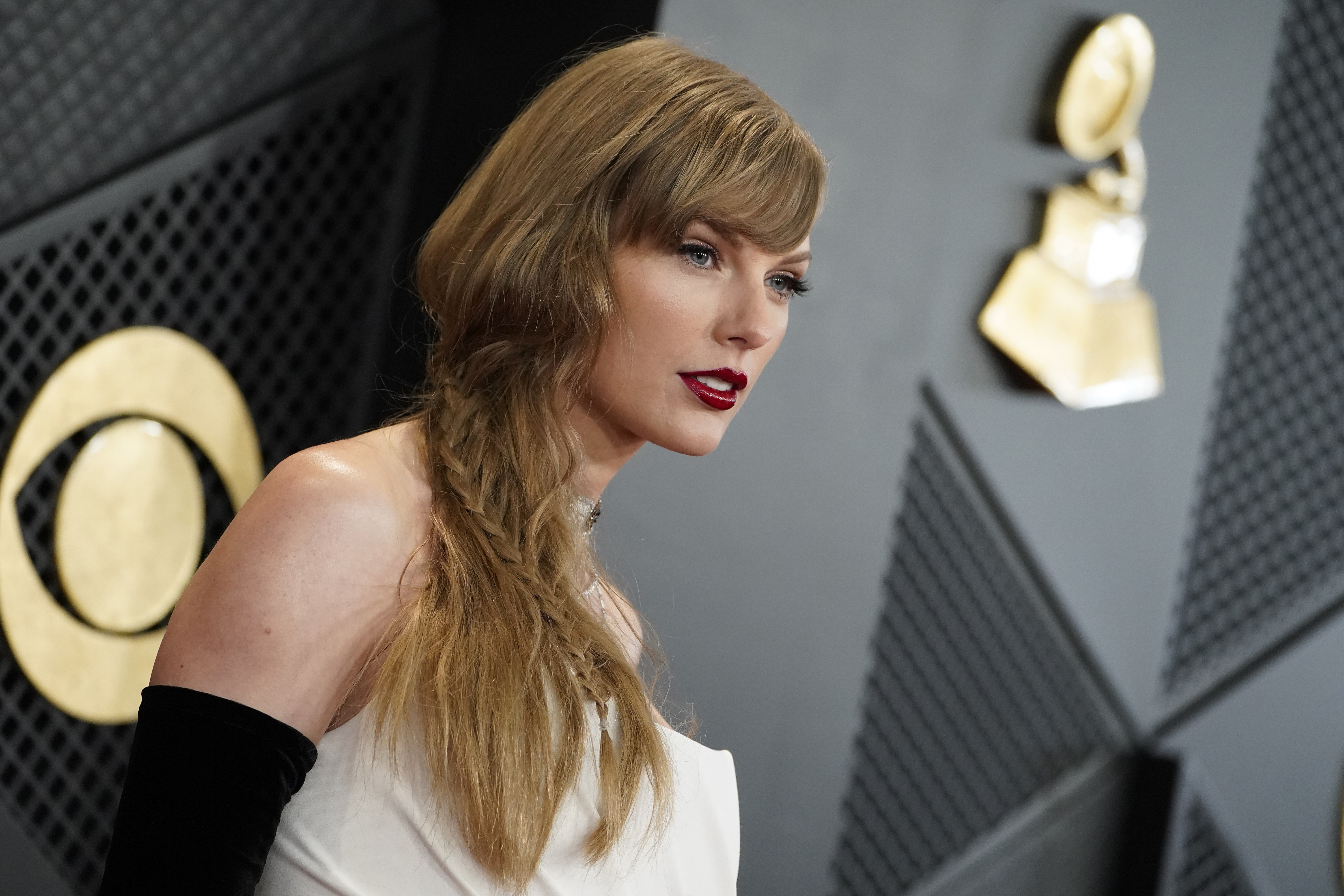 Taylor Swift arrives at the 66th annual Grammy Awards. Photo / AP
