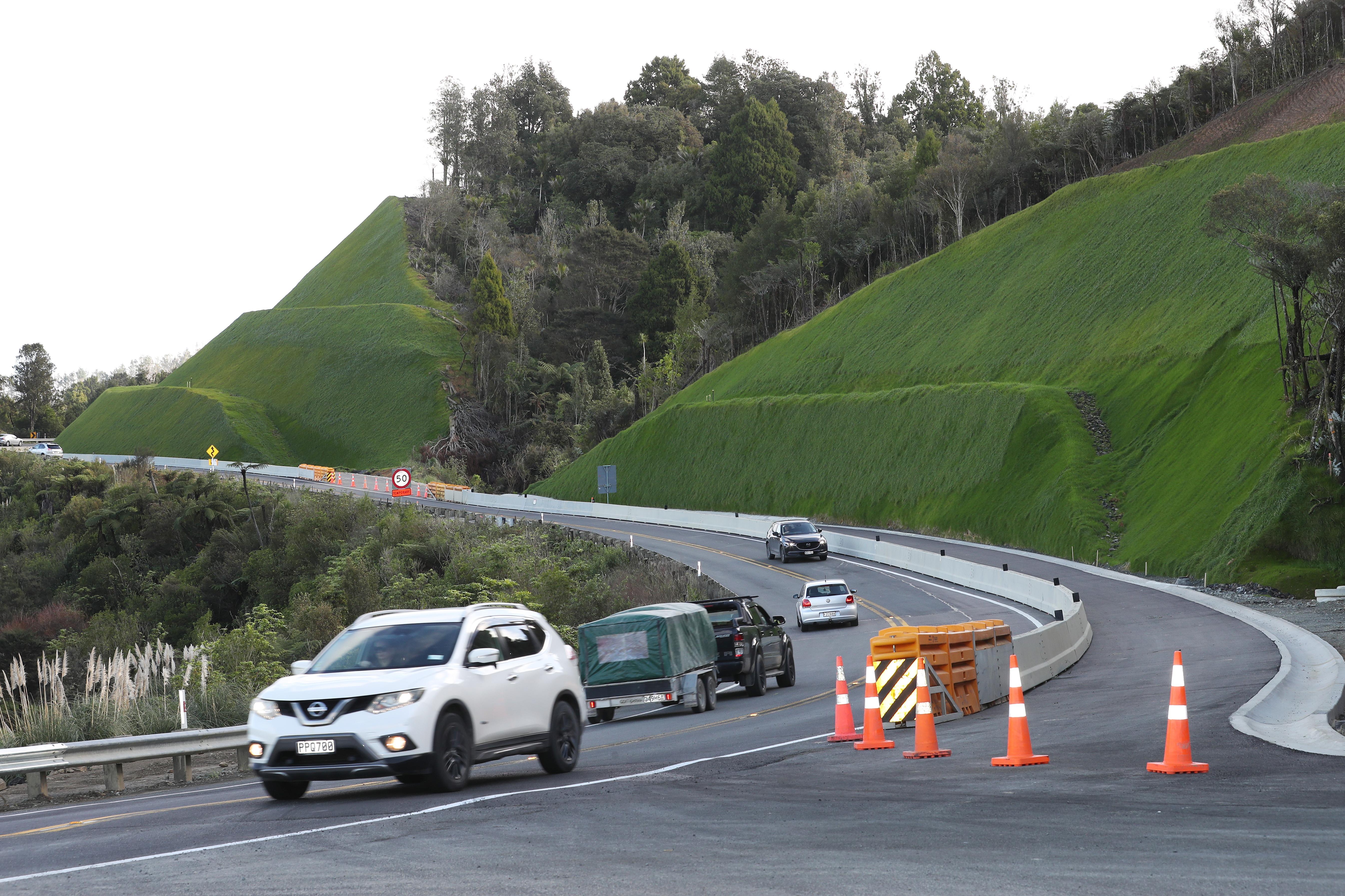  Traffic flowing through the reopened Brynderwyn Hills. Photo / Michael Cunningham 
