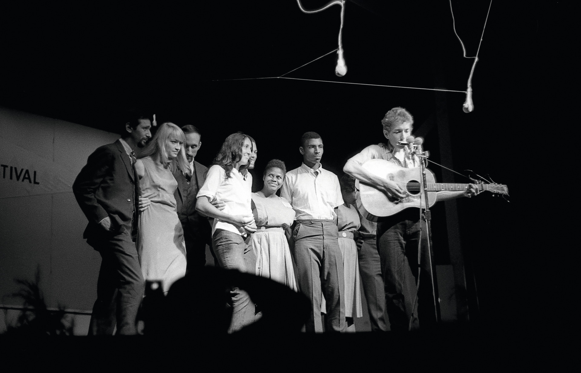 Bob Dylan, Peter Paul & Mary, Joan Baez, Pete Seeger and  The Freedom Singers at Newport Folk Festival, July 1963. Photo / Getty Images 