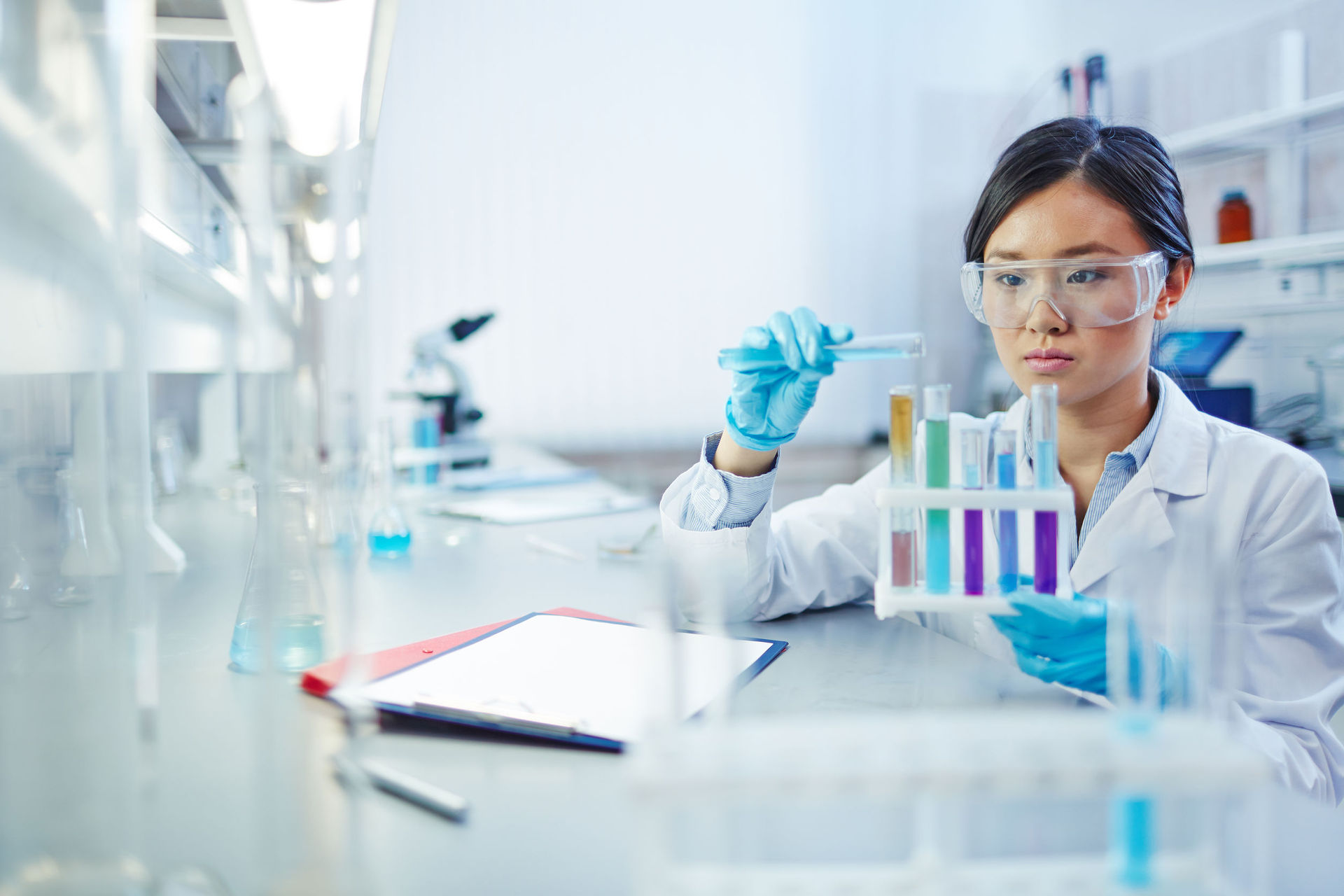 Women are still under-represented in science here and around the world, New Zealand researchers have found. Photo / 123RF