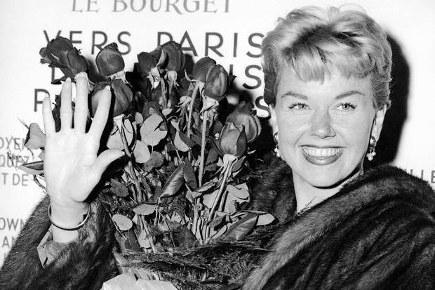Doris Day holds a bouquet of roses at Le Bourget Airport in Paris. Photo / File