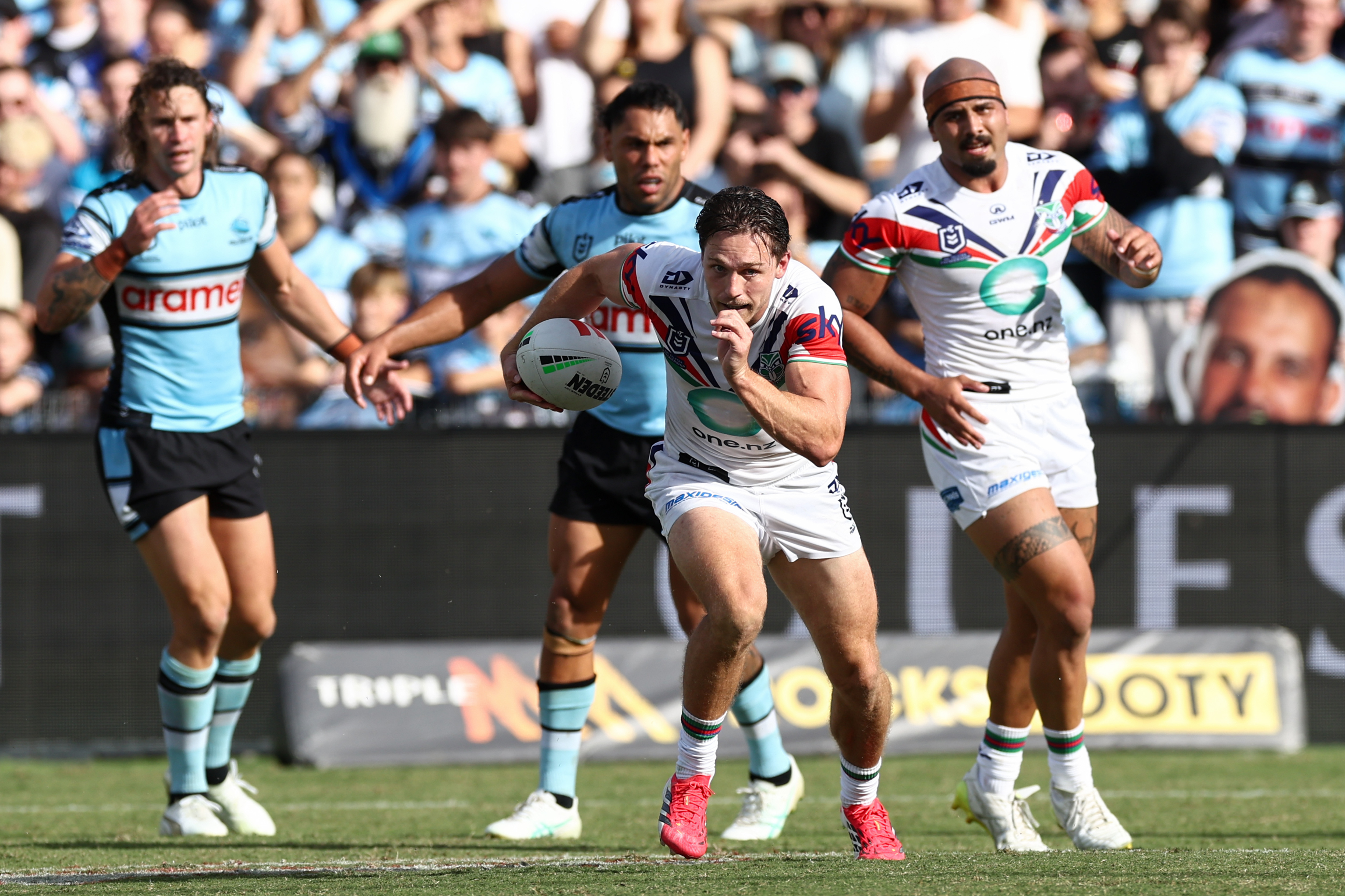 Luke Metcalf picked up a hamstring injury in the Warriors' loss to the Sharks. Photo / Photosport