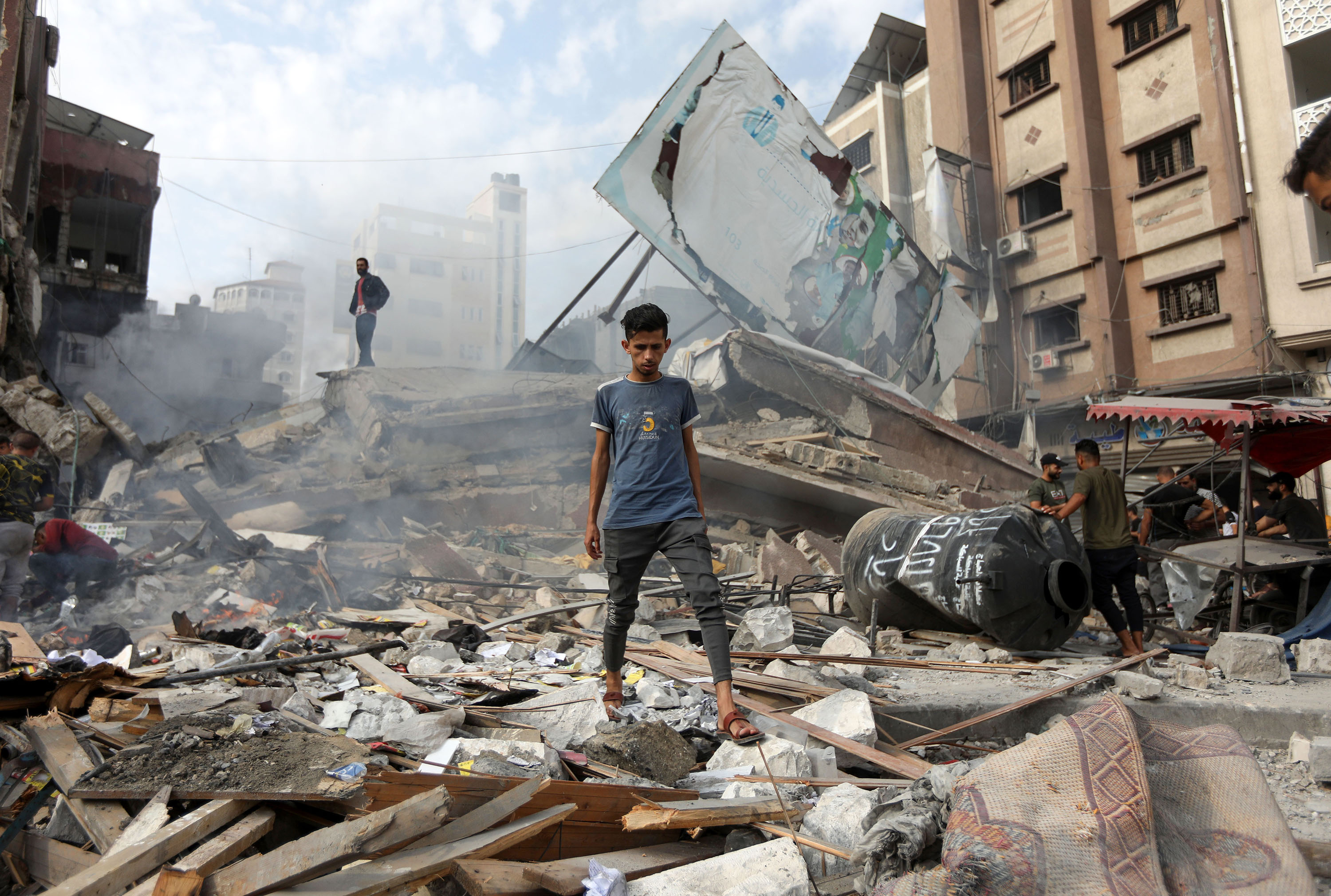 Palestinians surveying the damage caused by Israeli airstrikes in Khan Younis, in the southern Gaza Strip, last month. Photo / Yousef Masoud, The New York Times
