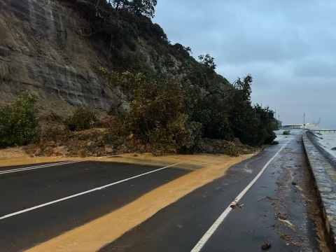 Tamaki Dr shut after massive slip. Photo / Bike Tamaki Drive