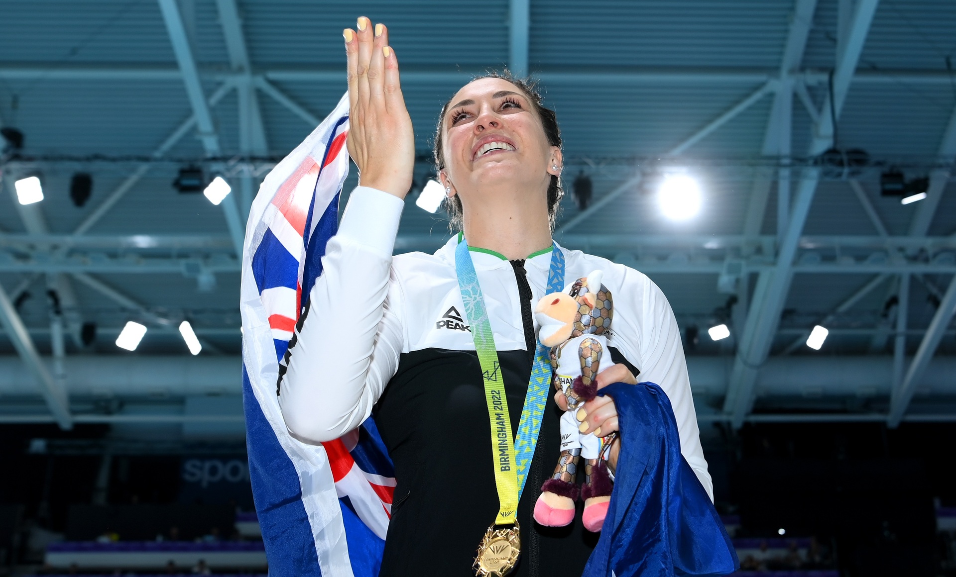 Sophie Pascoe celebrates with her gold medal. Photo / Getty