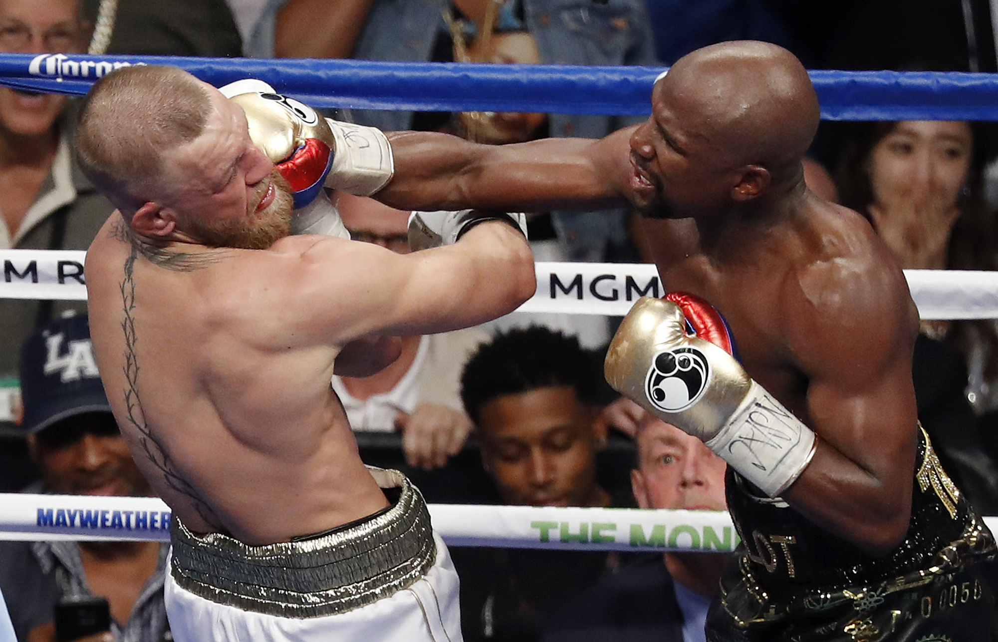 Was Floyd Mayweather's ring attire a brutal cheap shot at Conor McGregor? -  NZ Herald