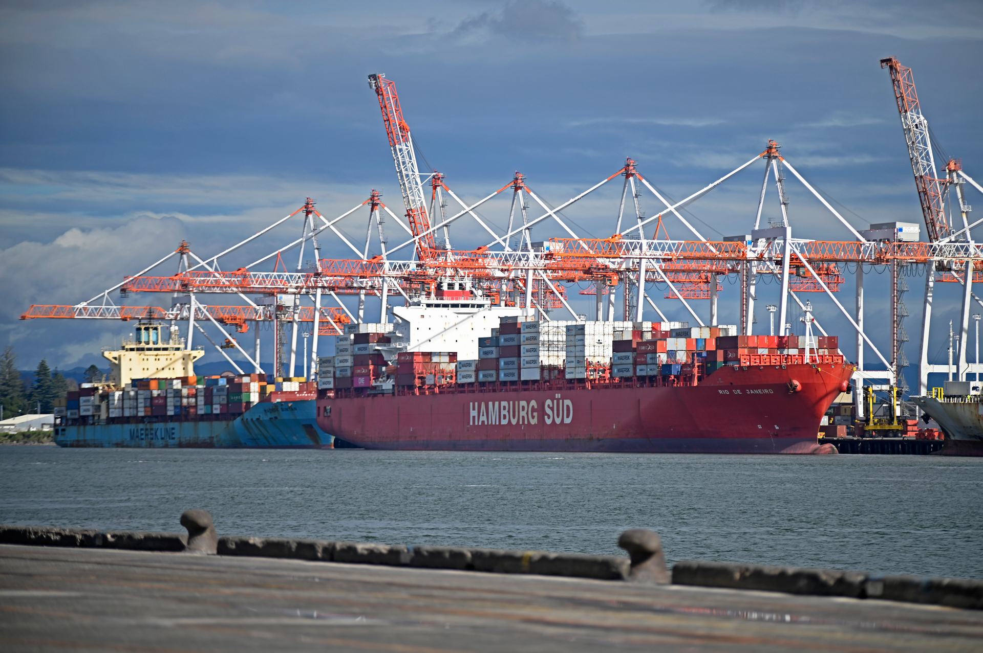 Port of Tauranga container capacity feeling the heat of volume and ship size growth. Photo / George Novak 