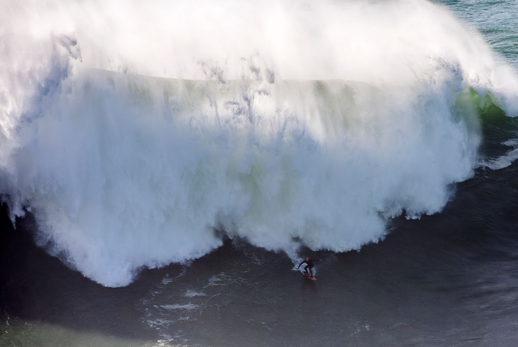How a Portuguese fishing village tamed a 100ft wave - BBC Travel
